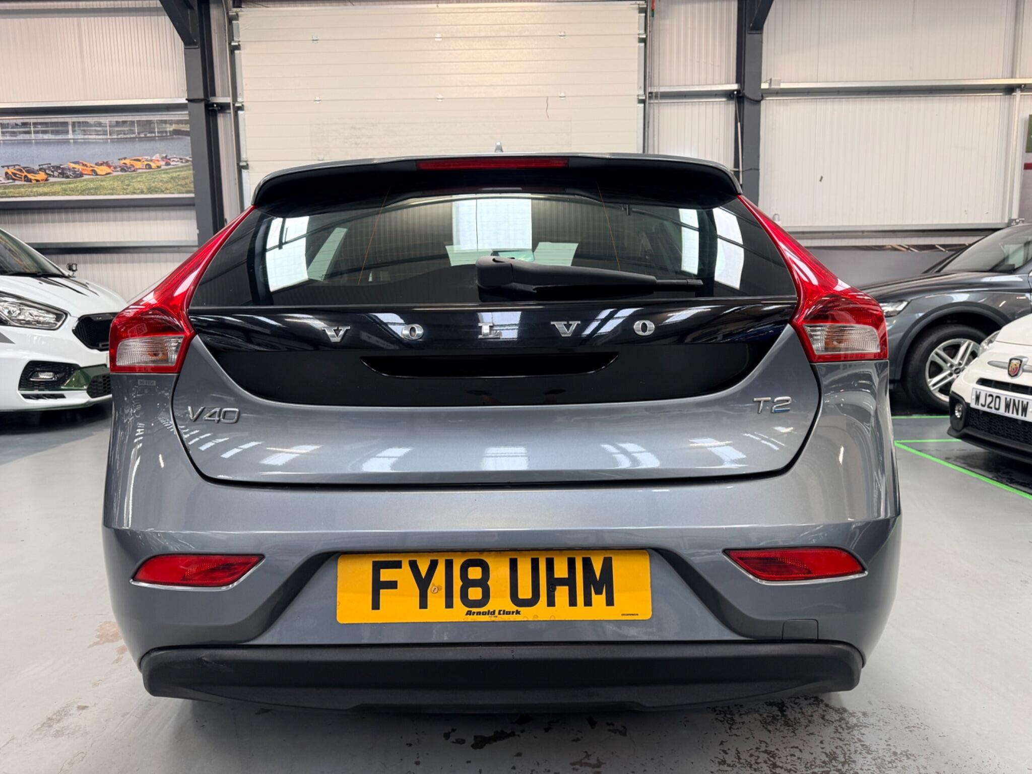 Volvo V40 view 16