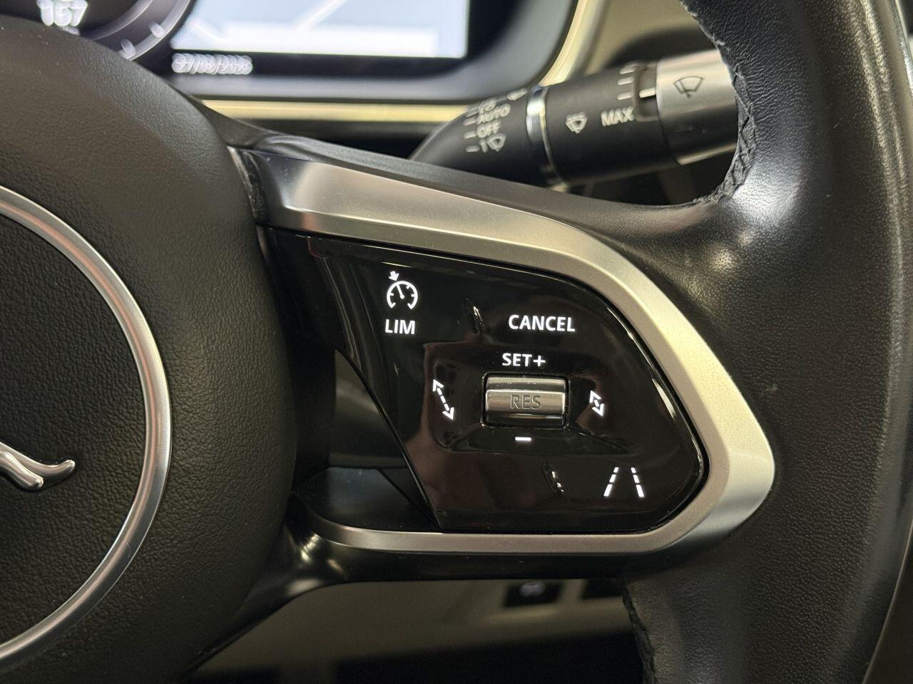 Jaguar I-Pace view 40