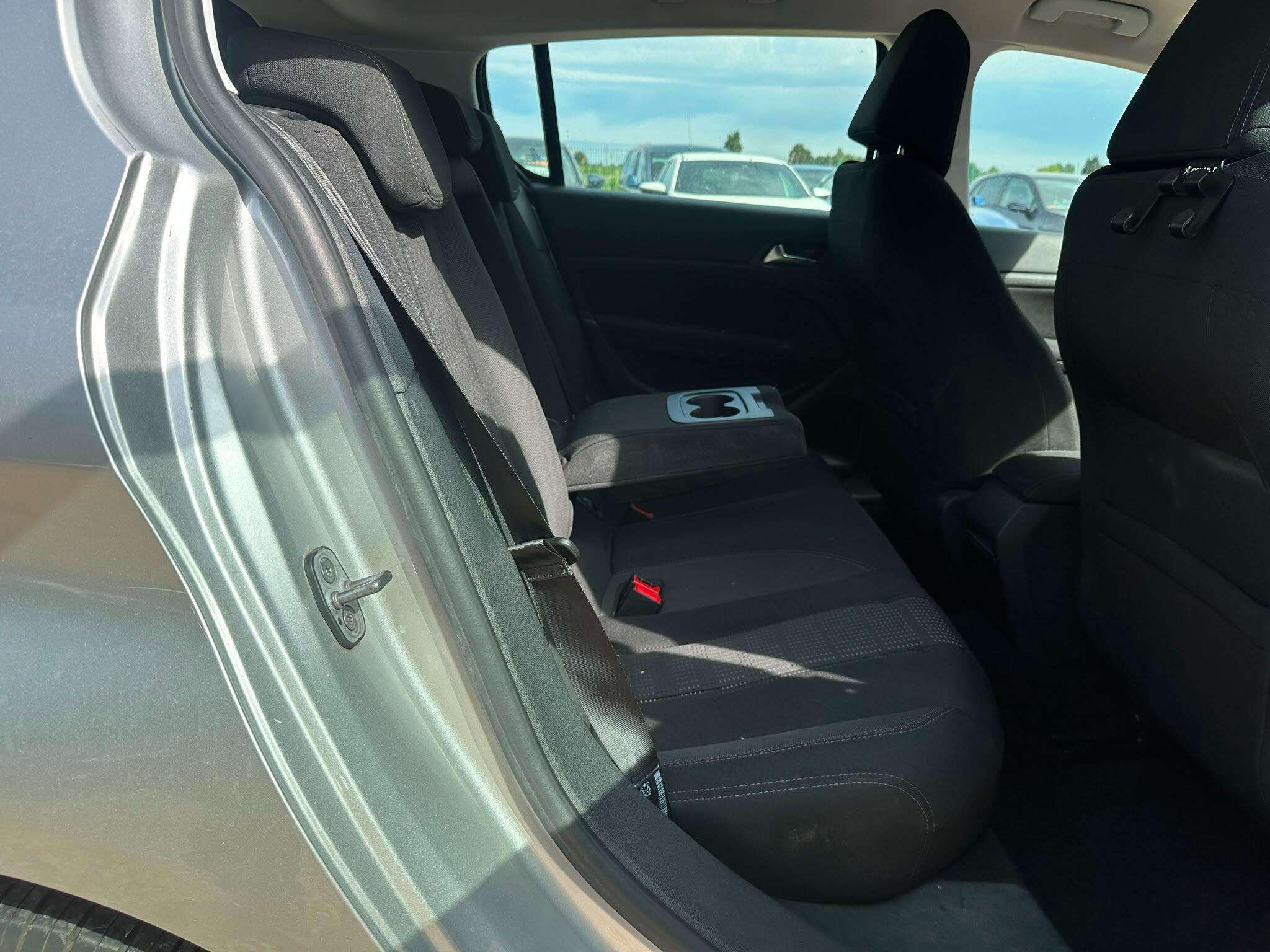 Peugeot 308 view 10