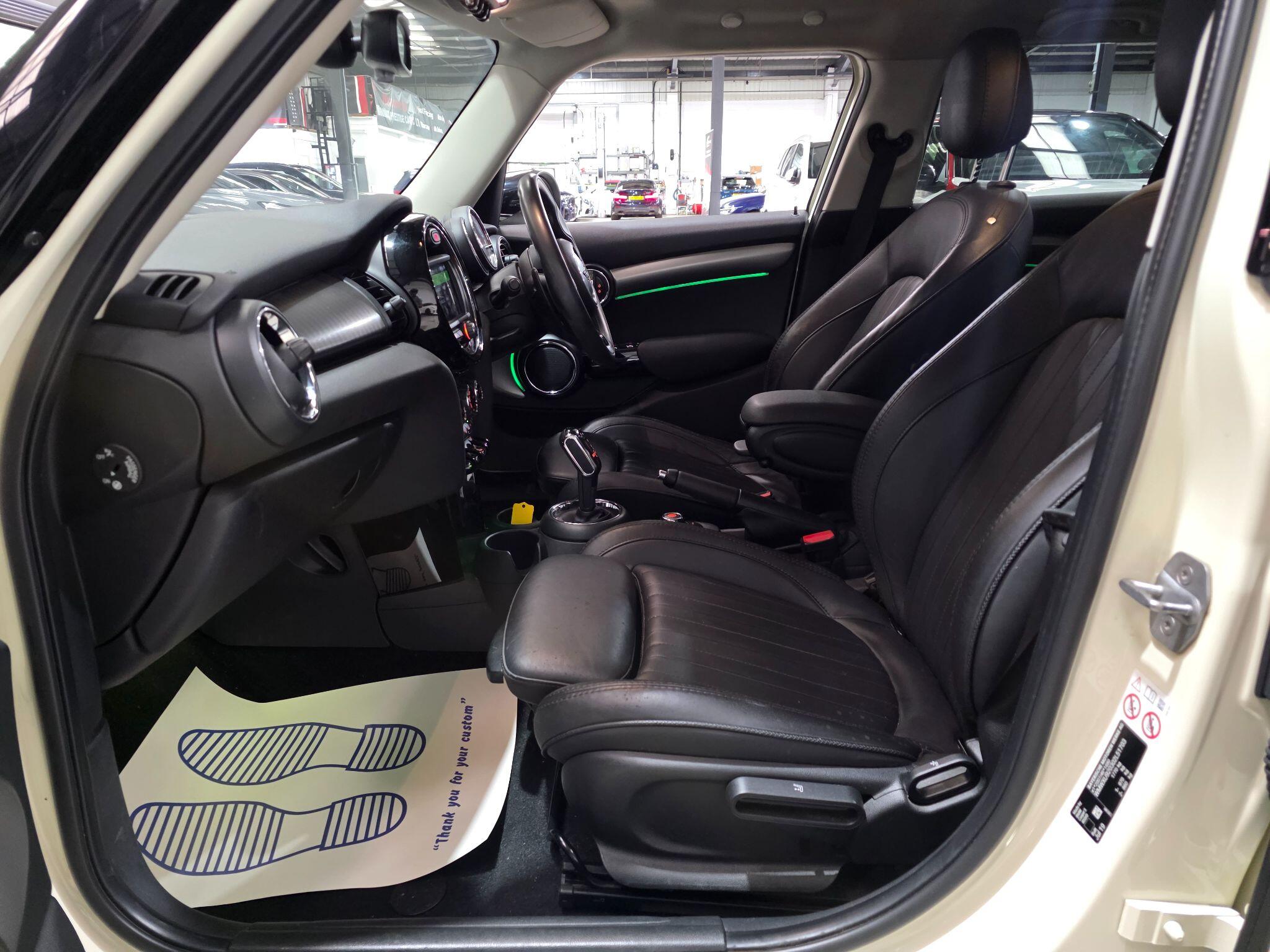 Mini Hatch view 25