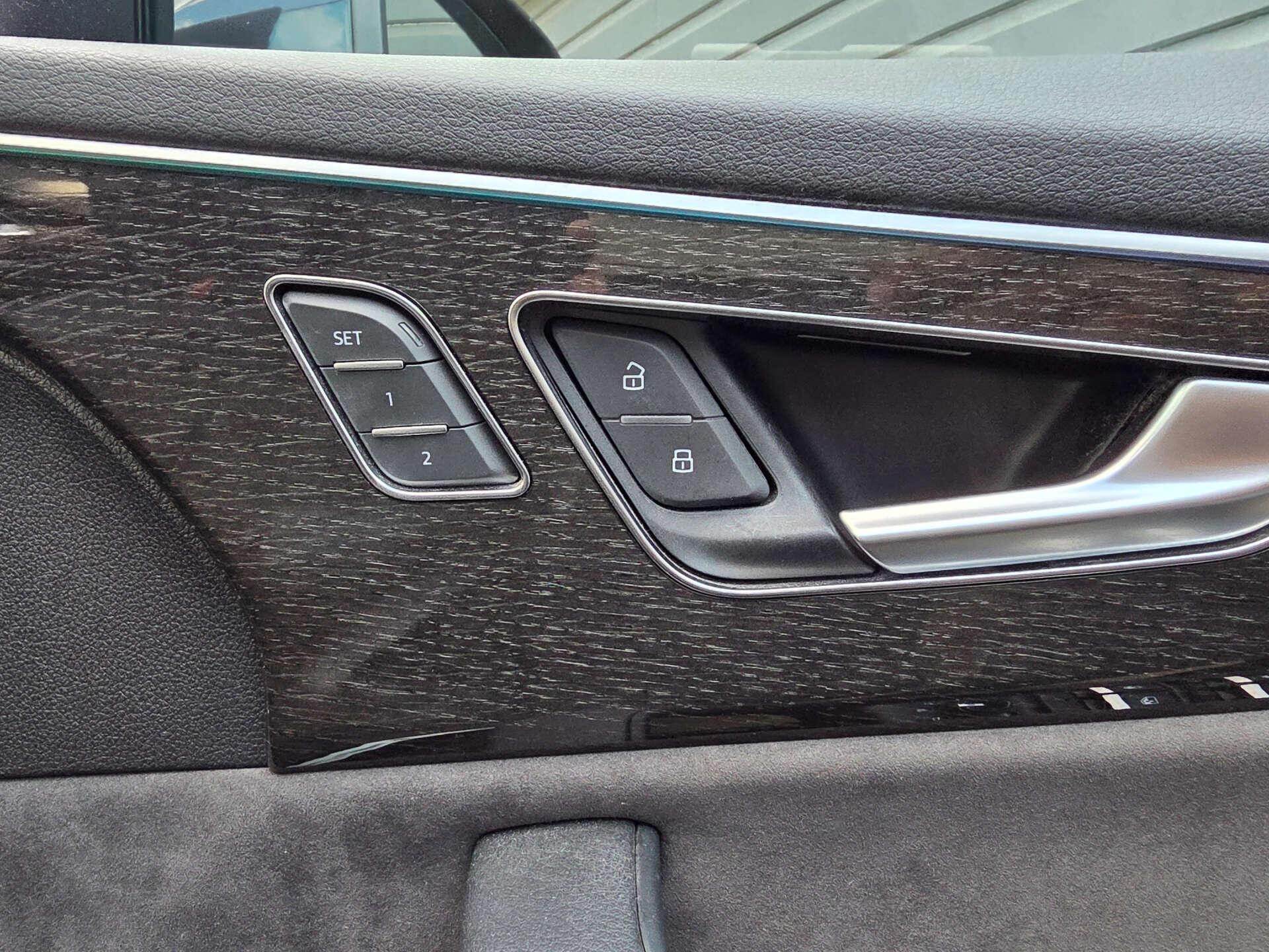 Audi Q8 view 39