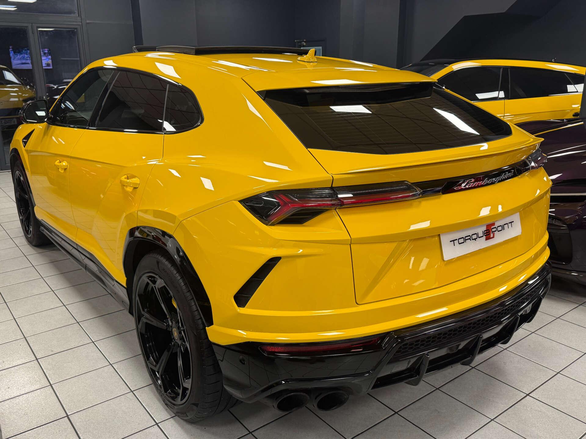 Lamborghini Urus view 3
