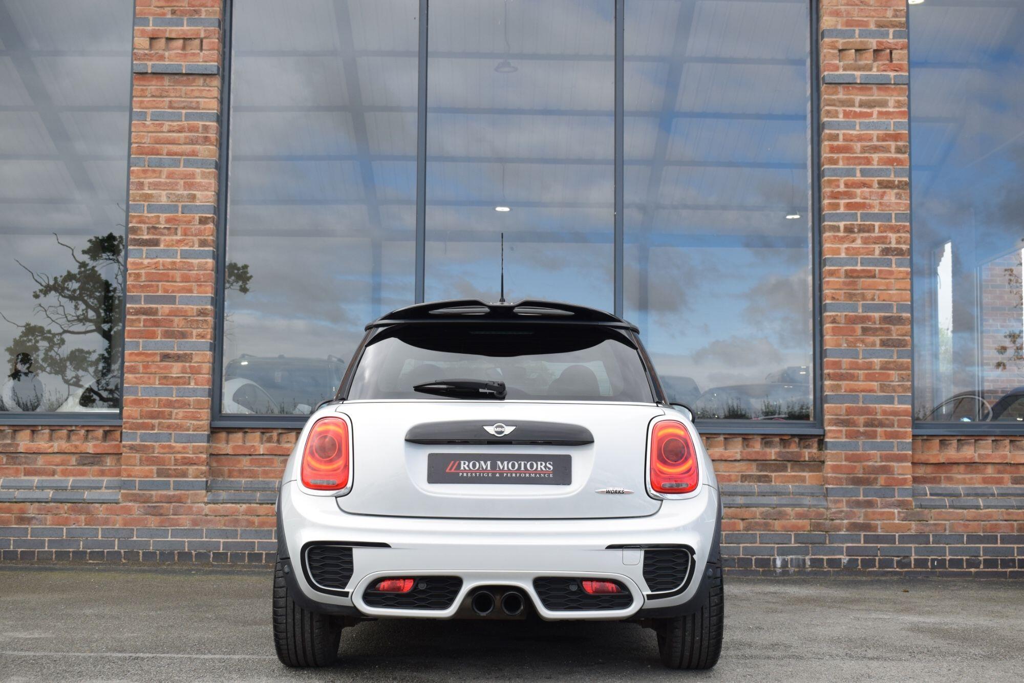 Mini Hatch view 6
