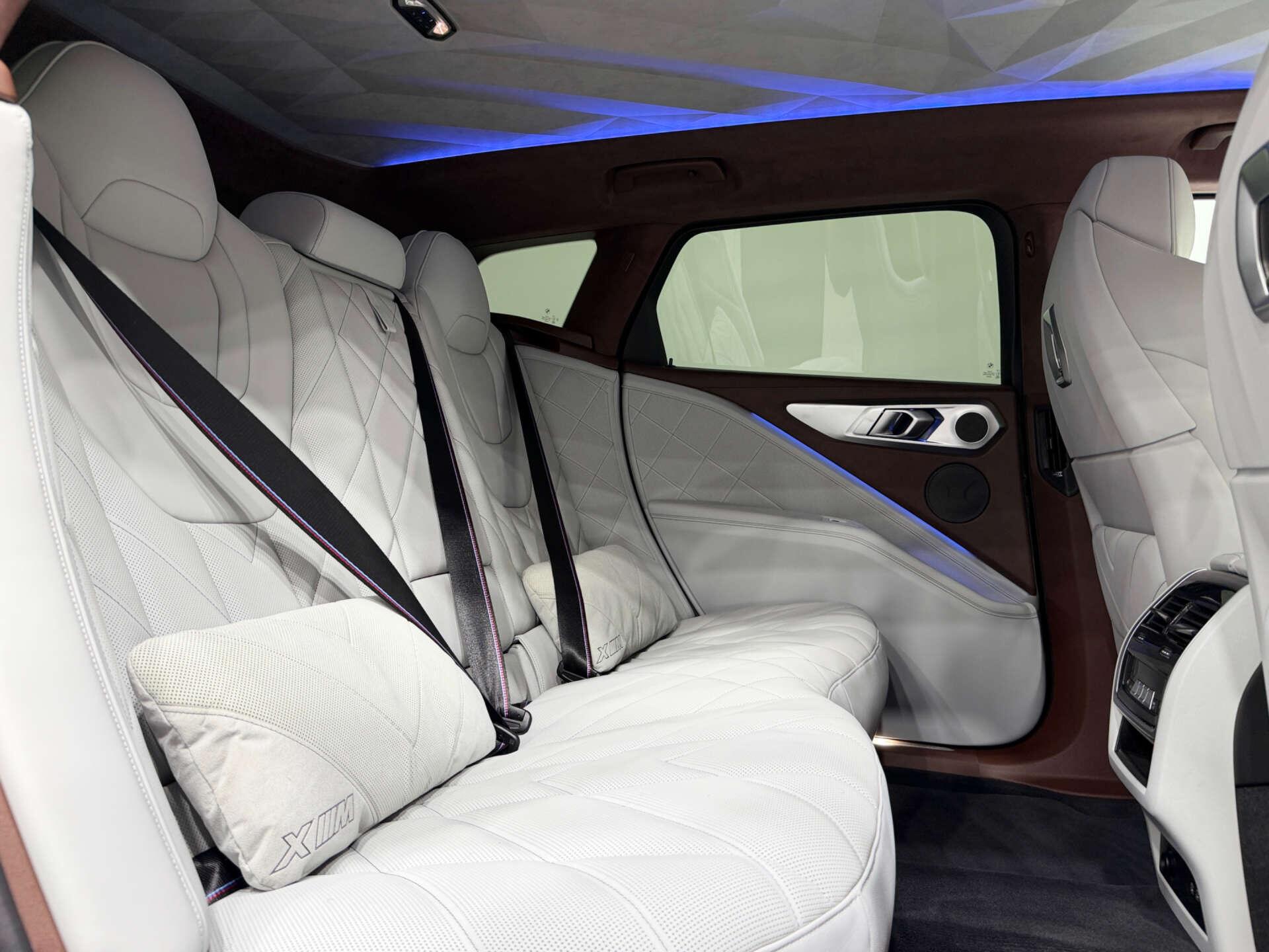 BMW XM view 12