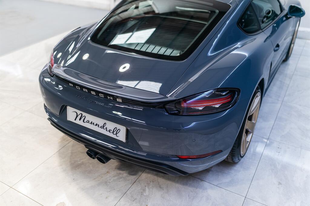 Porsche Cayman view 18