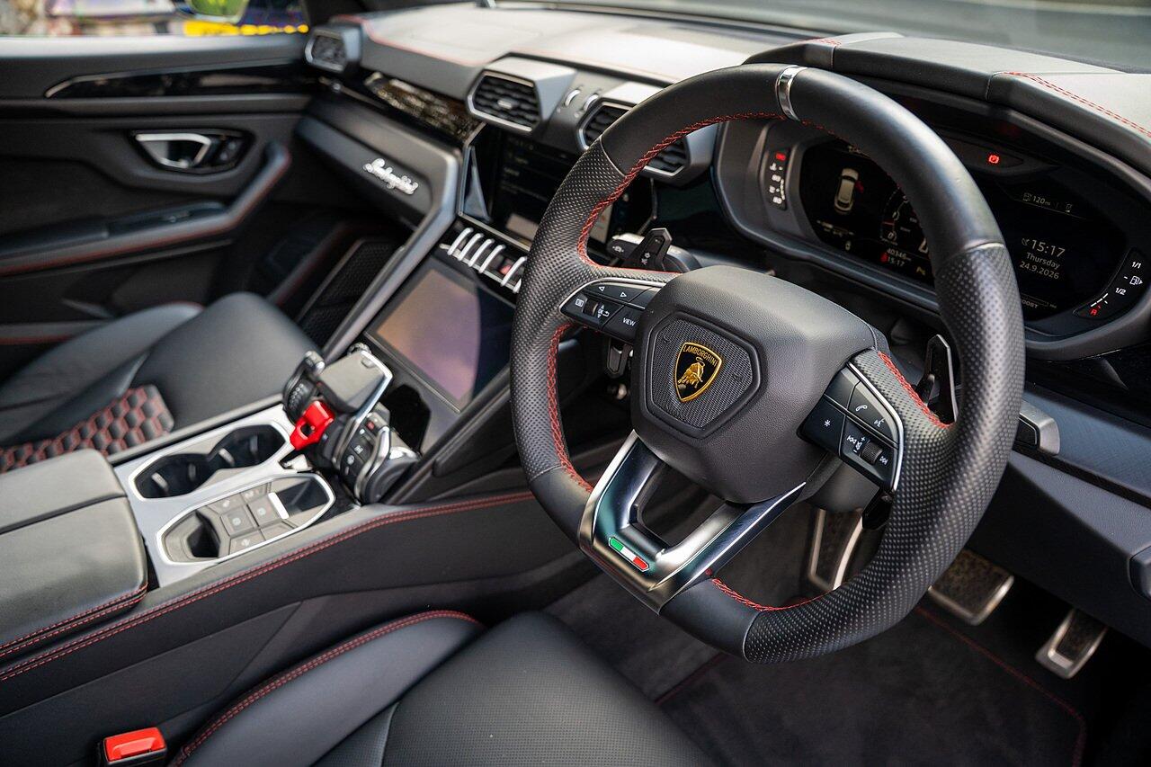 Lamborghini Urus view 47