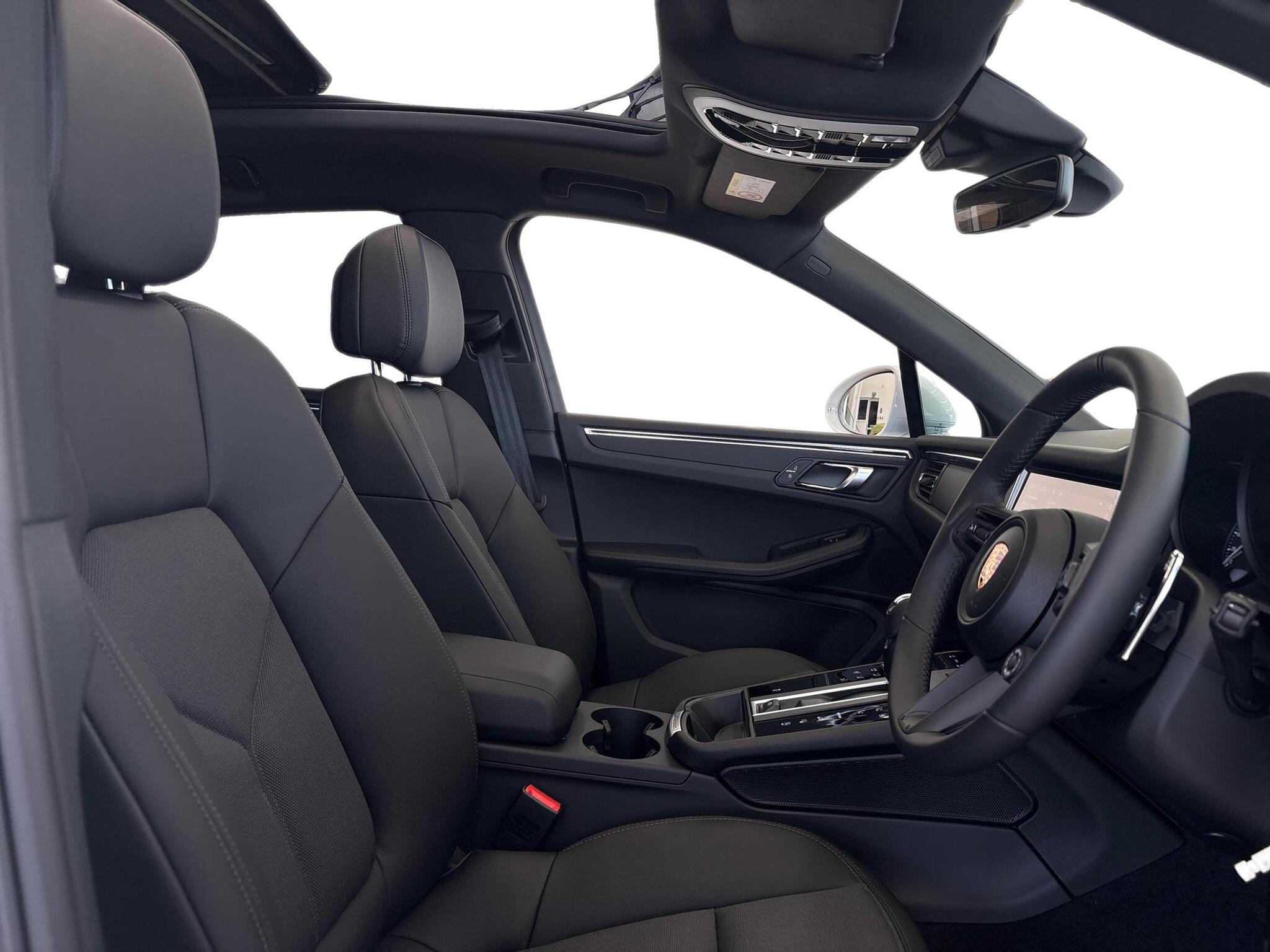 Porsche Macan view 11