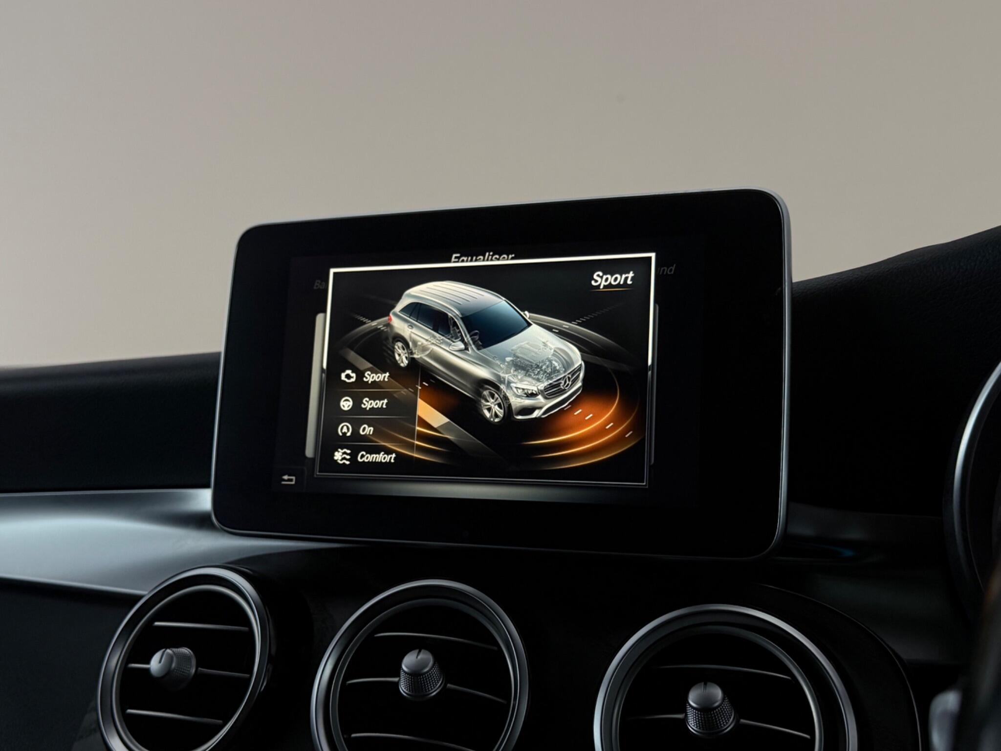 Mercedes-Benz GLC view 30