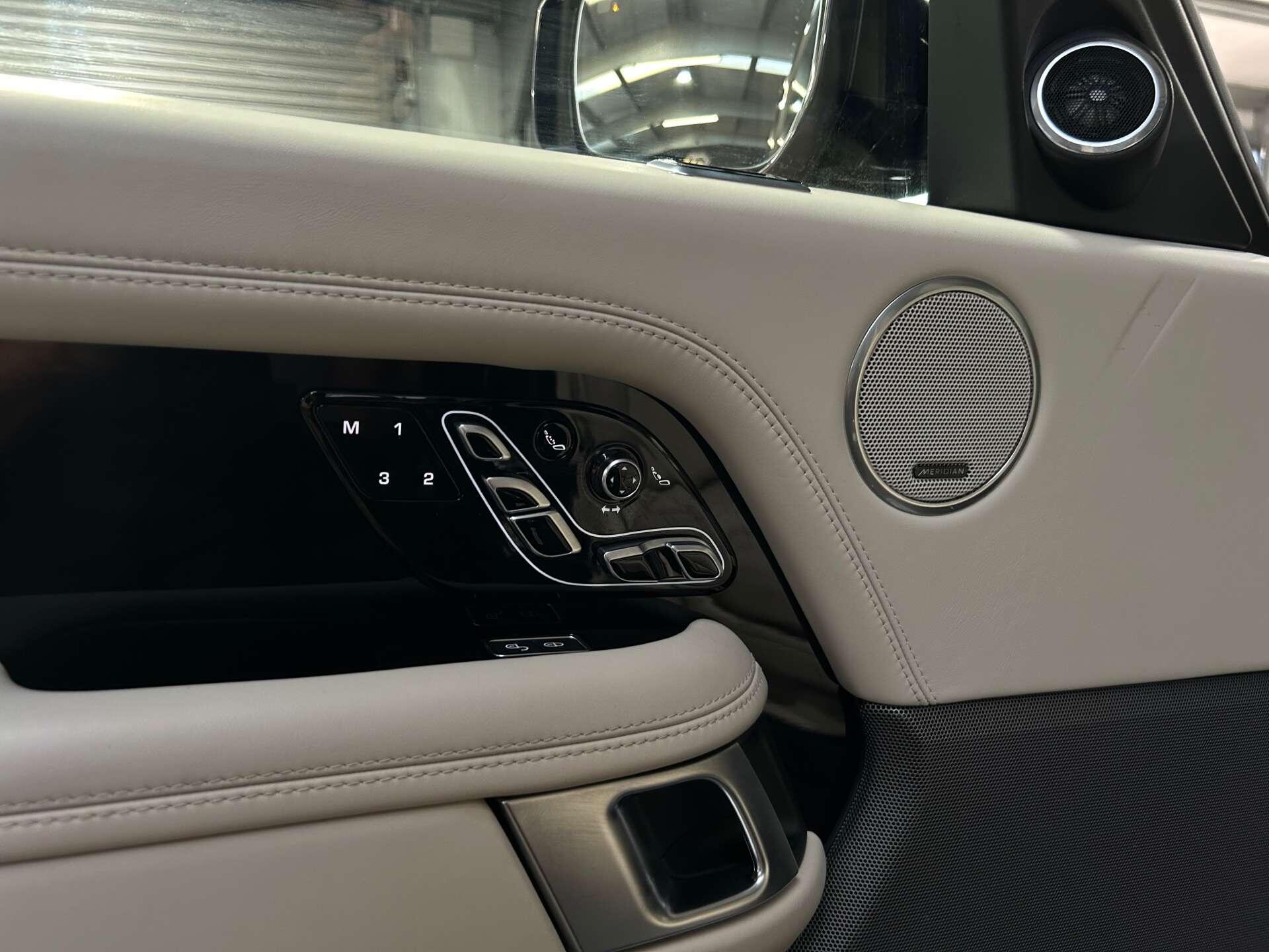 Land Rover Range Rover view 43