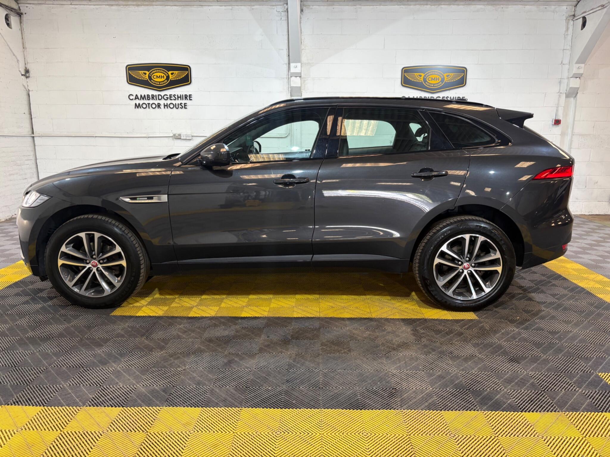 Jaguar F-Pace view 10