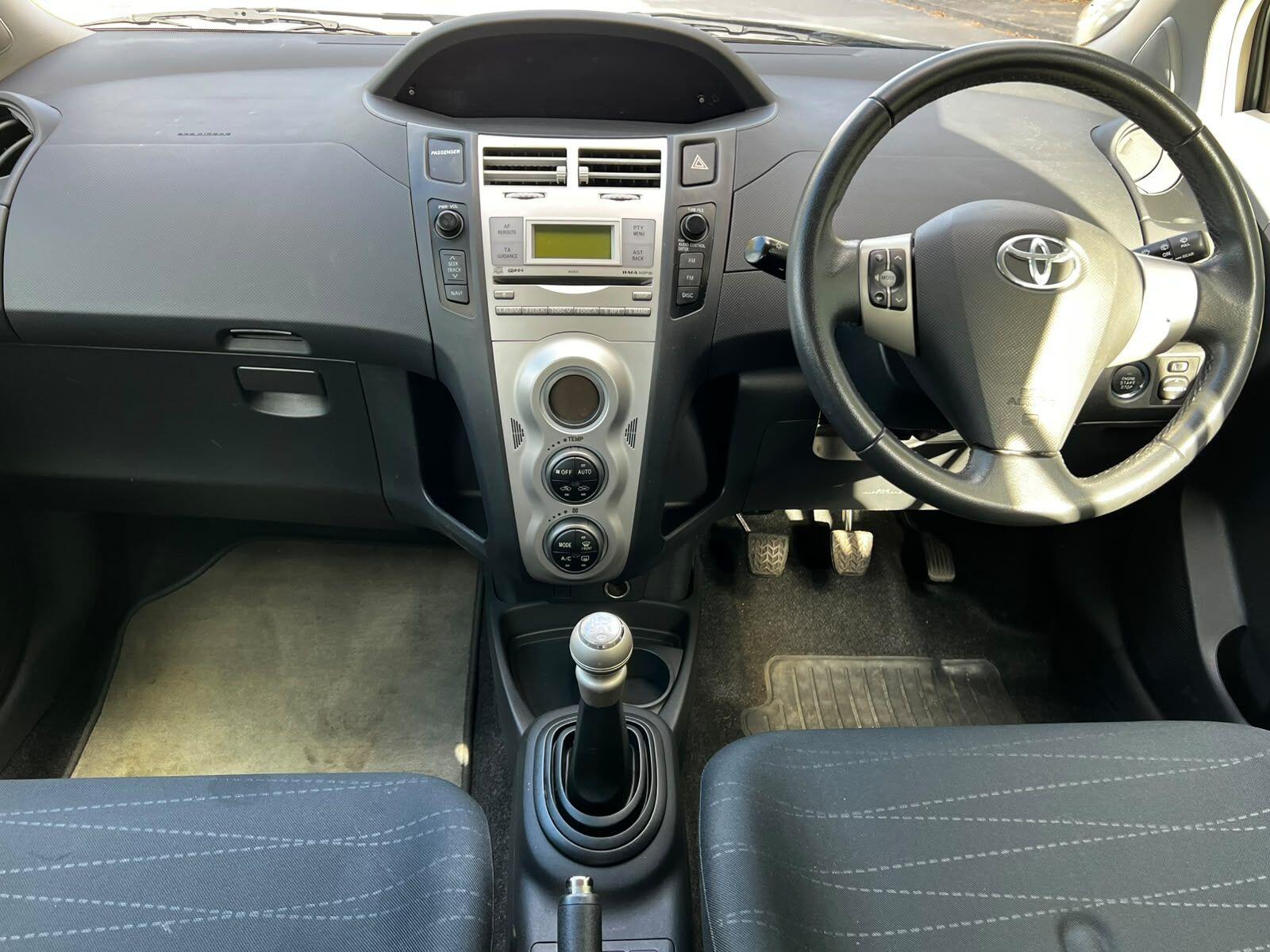 Toyota Yaris view 22