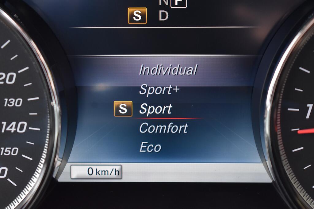 Mercedes-Benz E Class view 50