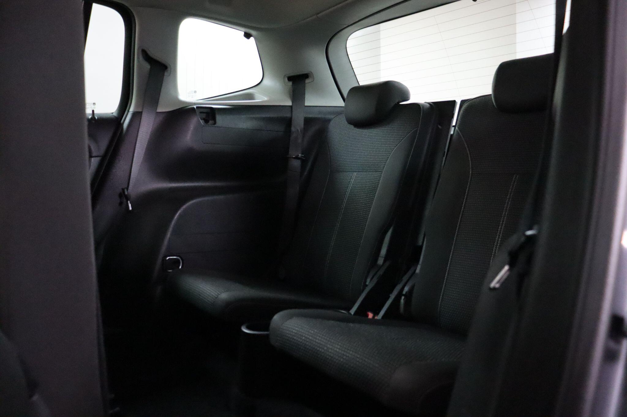 Vauxhall Zafira Tourer view 39