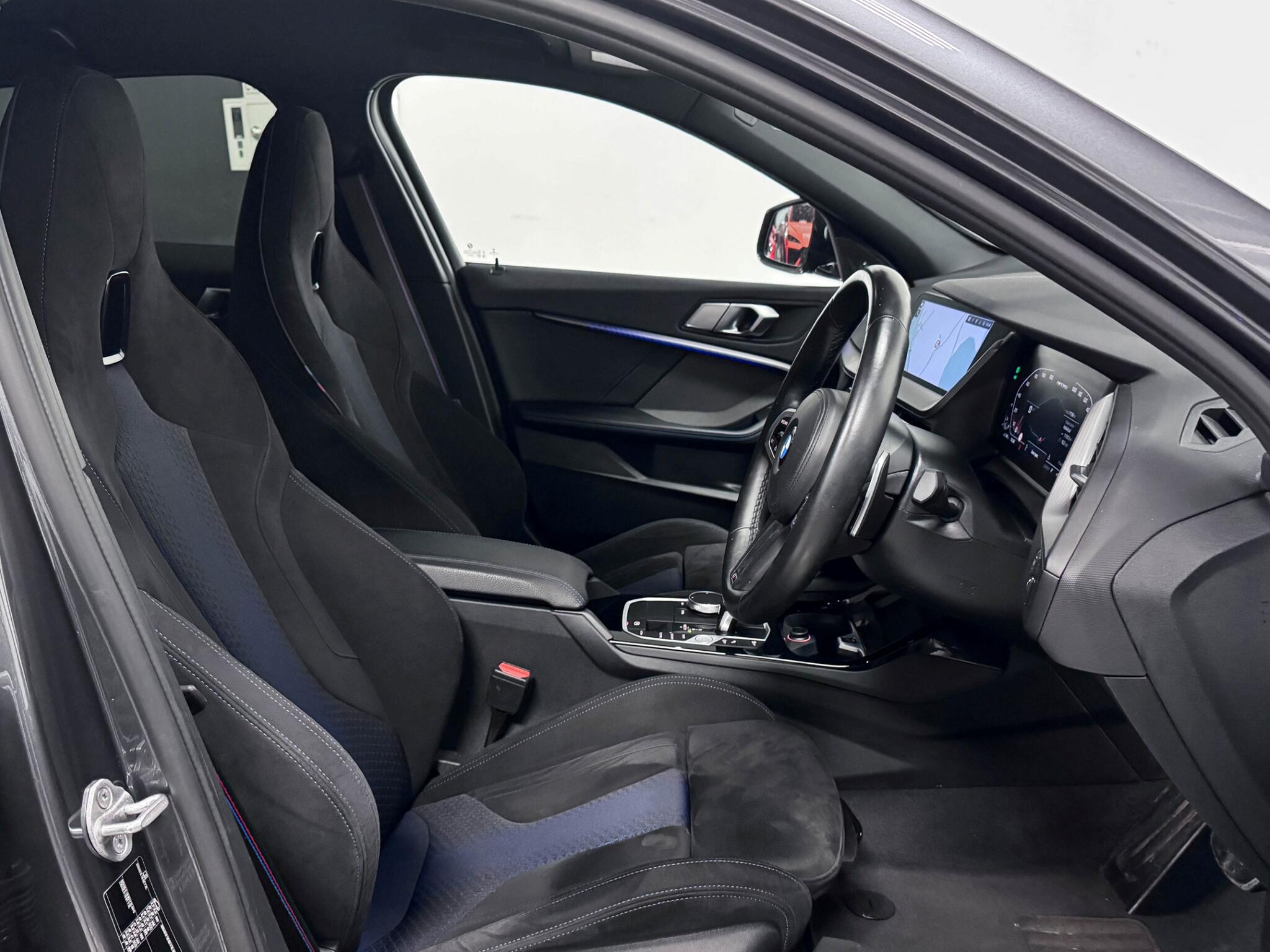 BMW 1 Series view 30