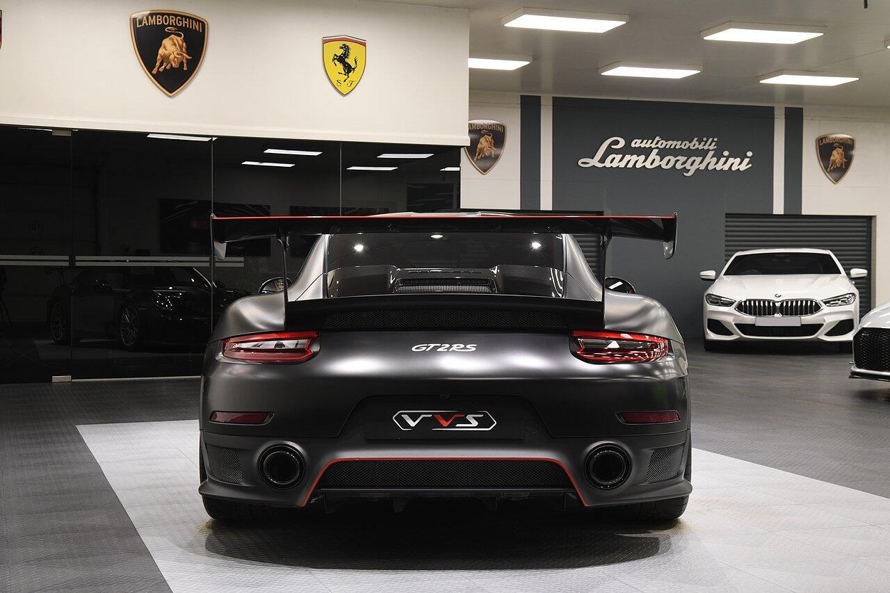 Porsche 911 view 44