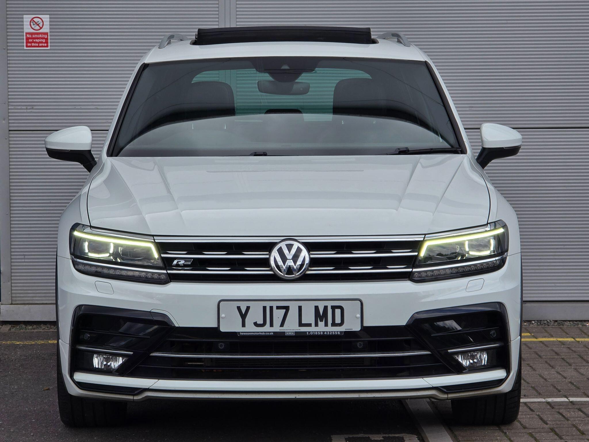 Volkswagen Tiguan view 3