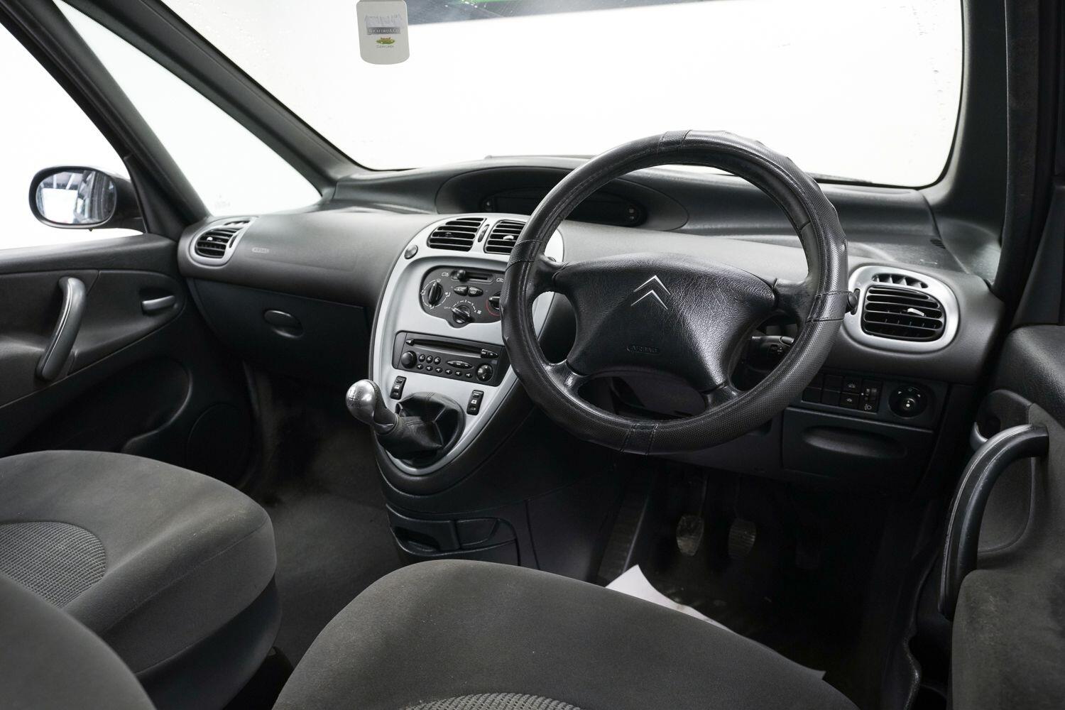 Citroen Xsara Picasso view 9