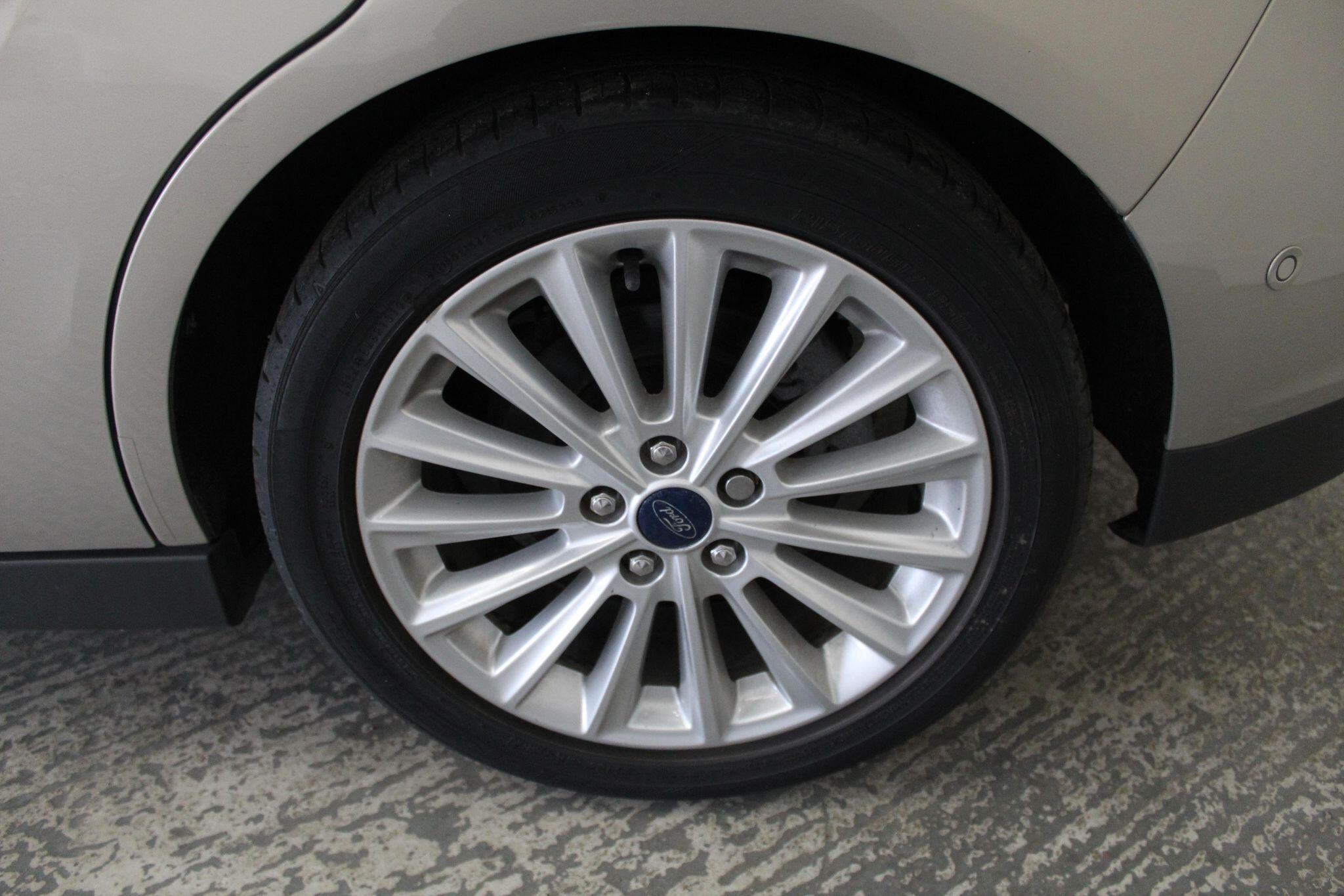 Ford C-Max view 55