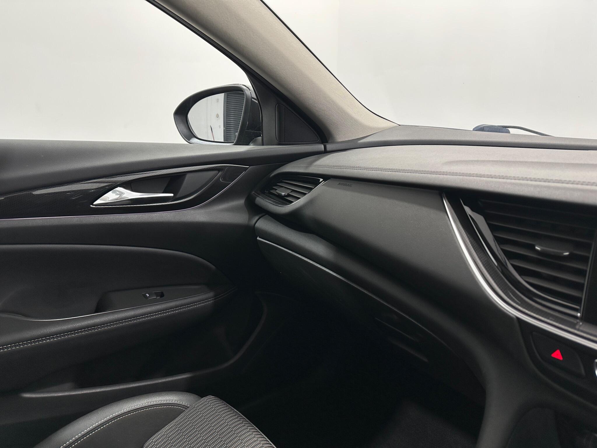 Vauxhall Insignia view 26