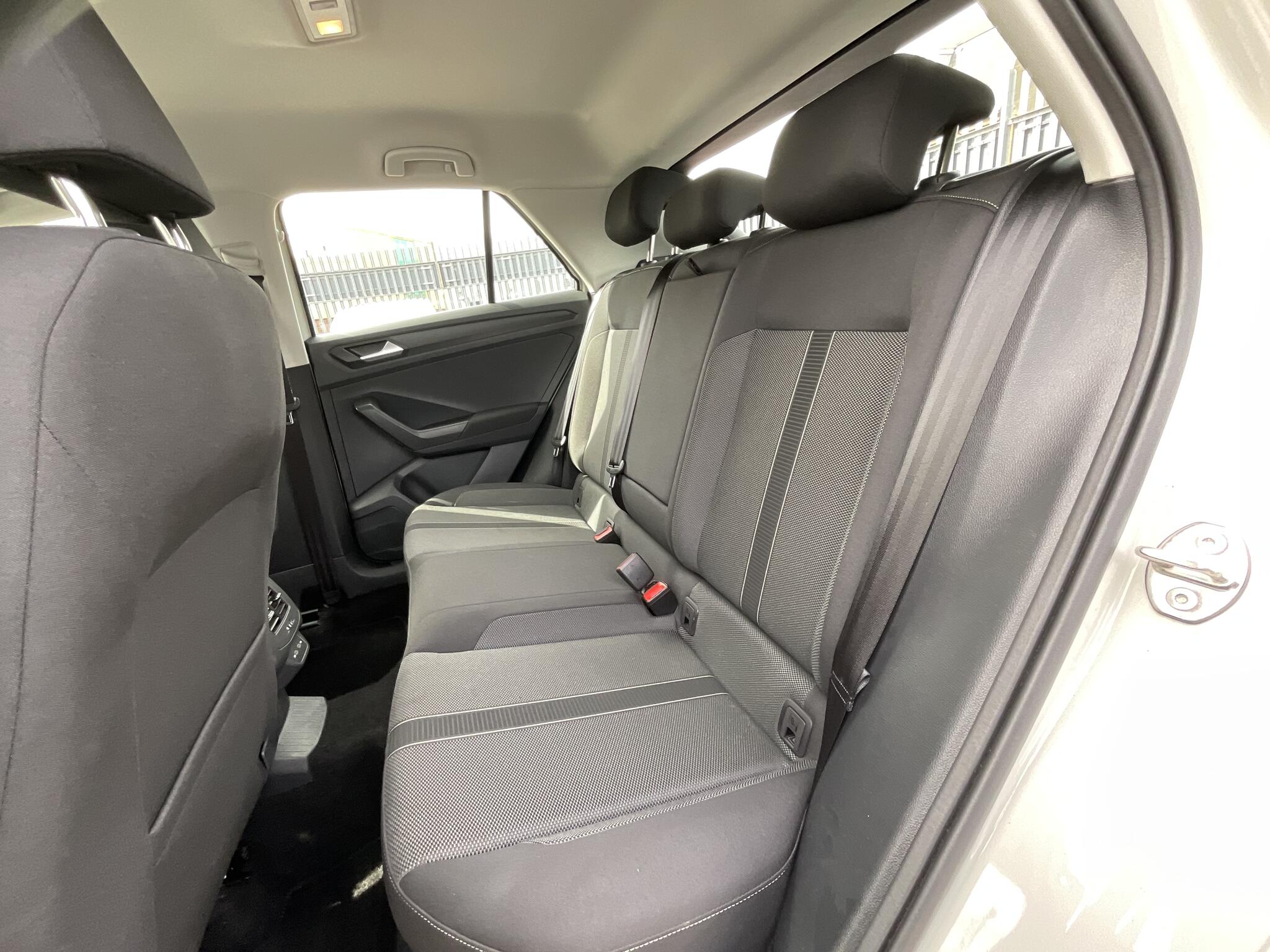 Volkswagen T-Roc view 14