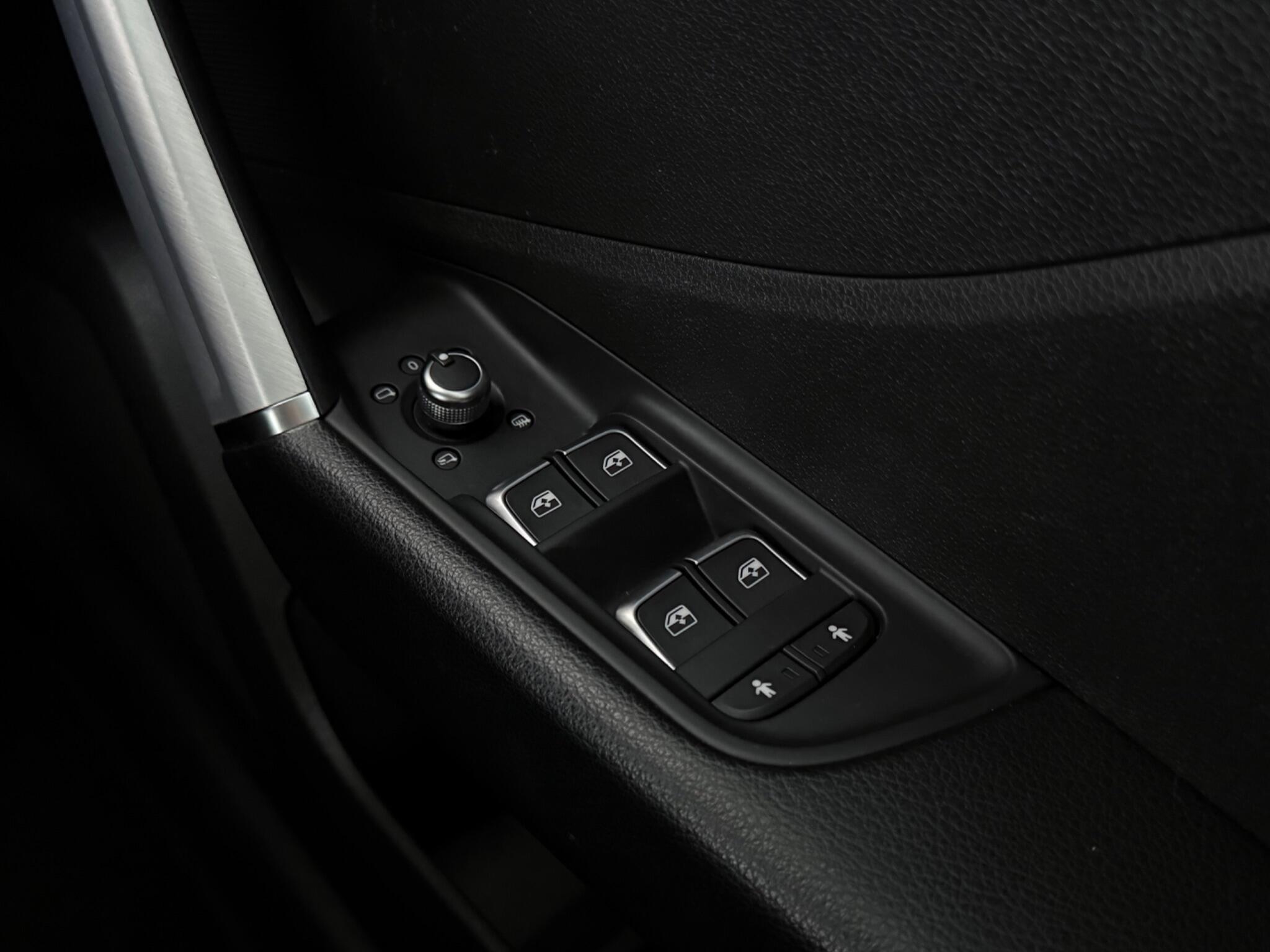 Audi Q2 view 16