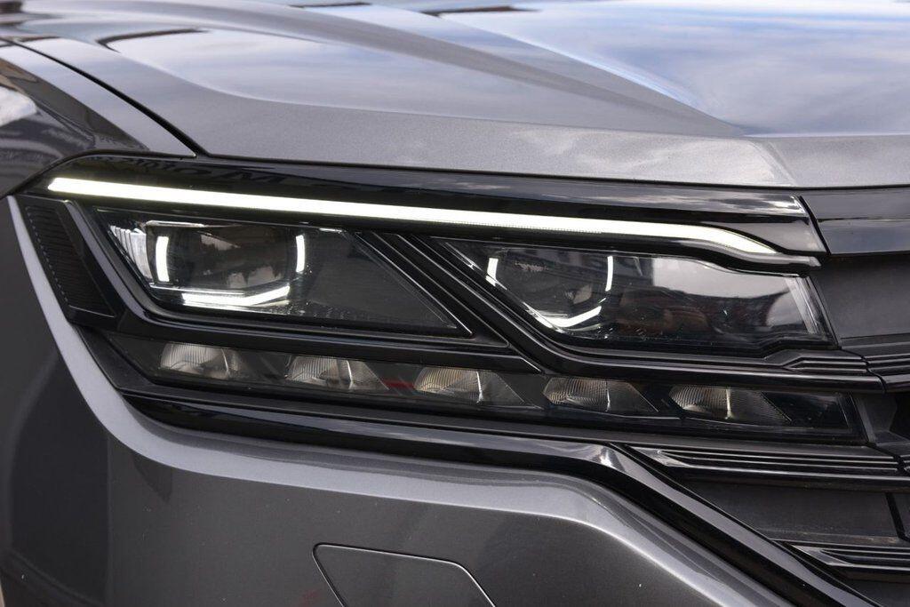 Volkswagen Touareg view 12