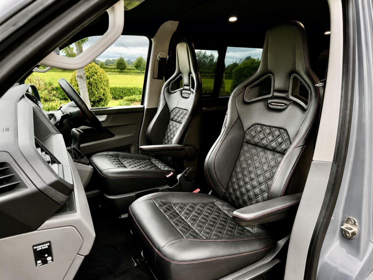 Volkswagen Transporter view 14