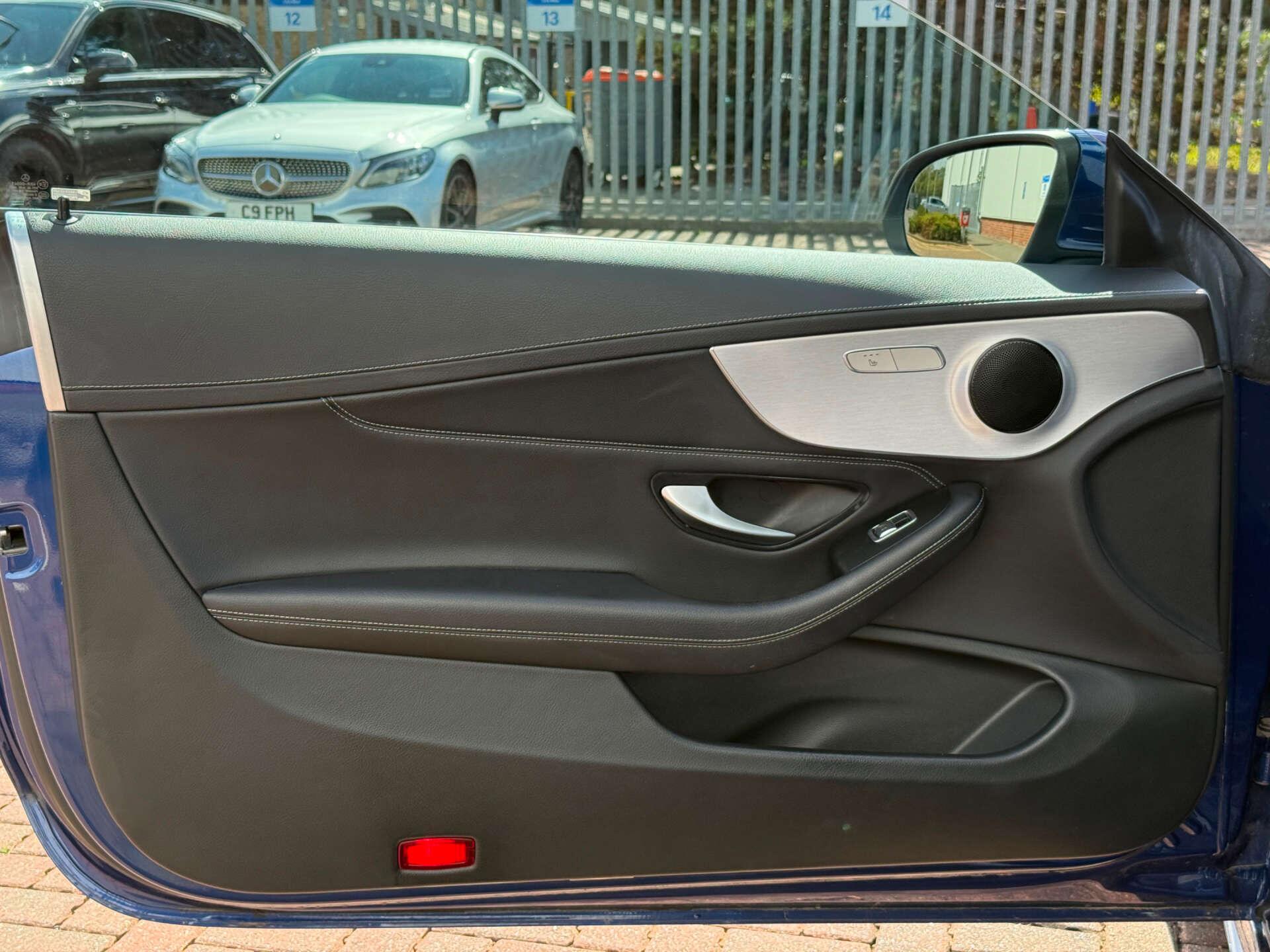 Mercedes-Benz C Class view 32