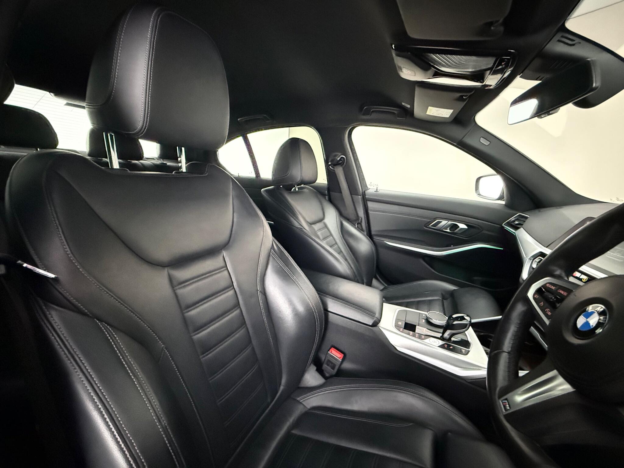 BMW 3 Series view 16