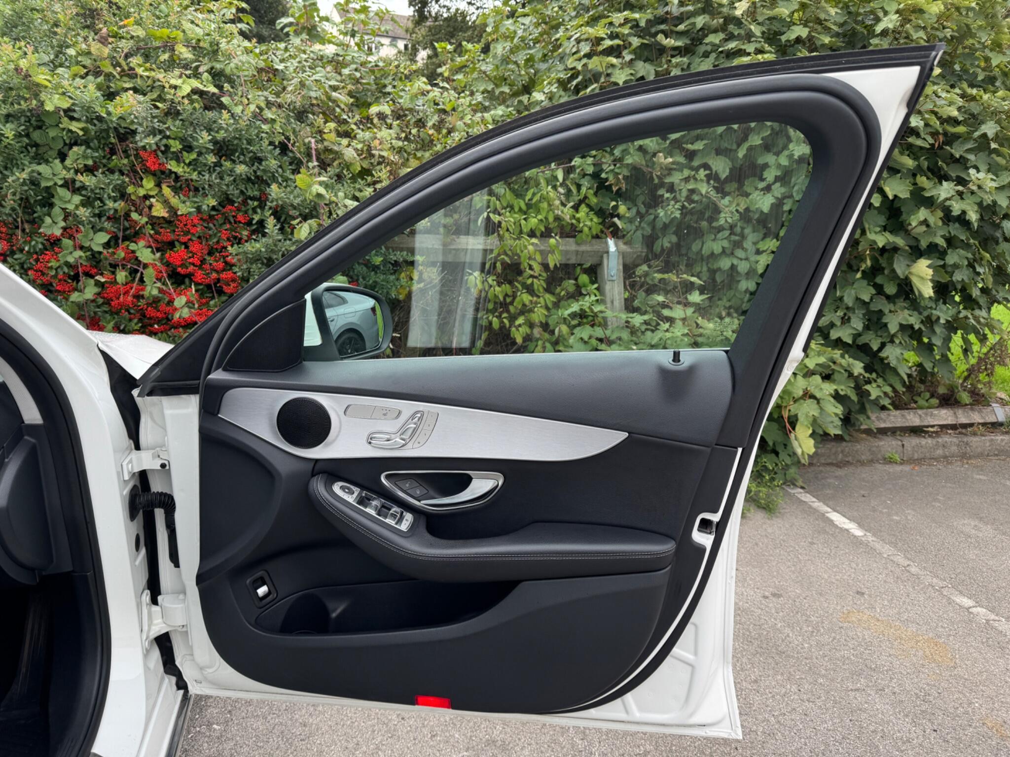 Mercedes-Benz C-Class view 52