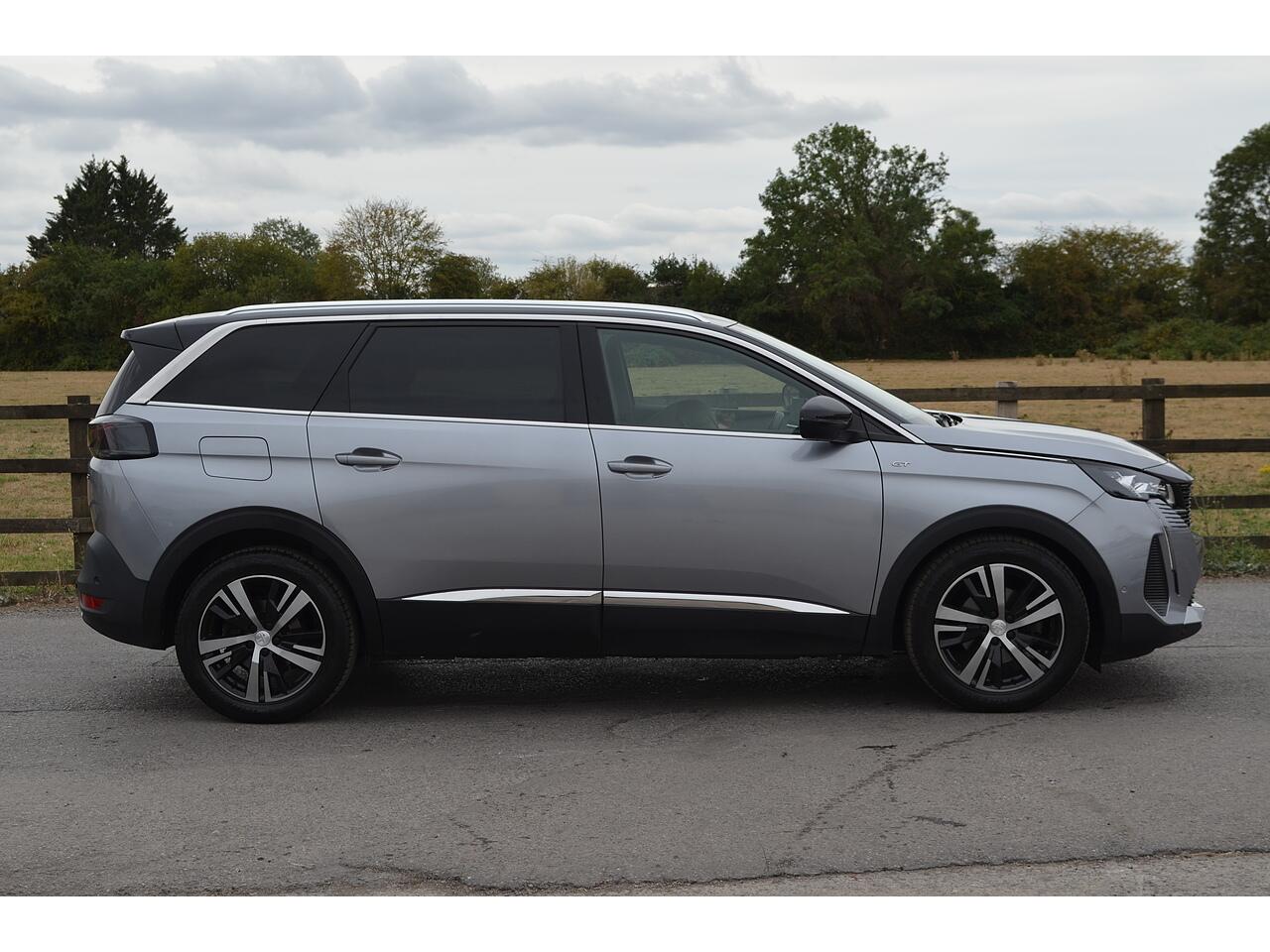 Peugeot 5008 view 10