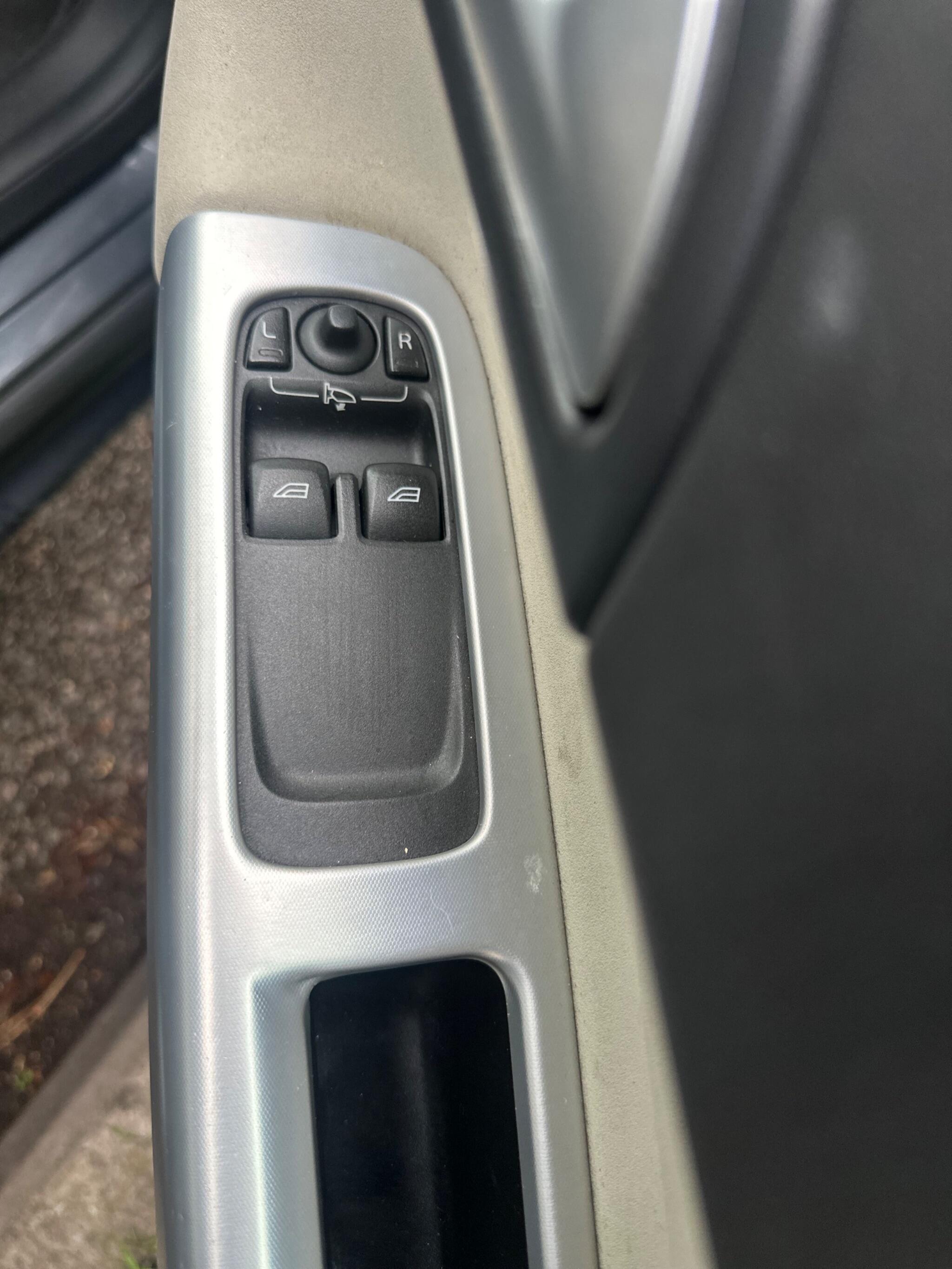 2010 Volvo C30 image 30