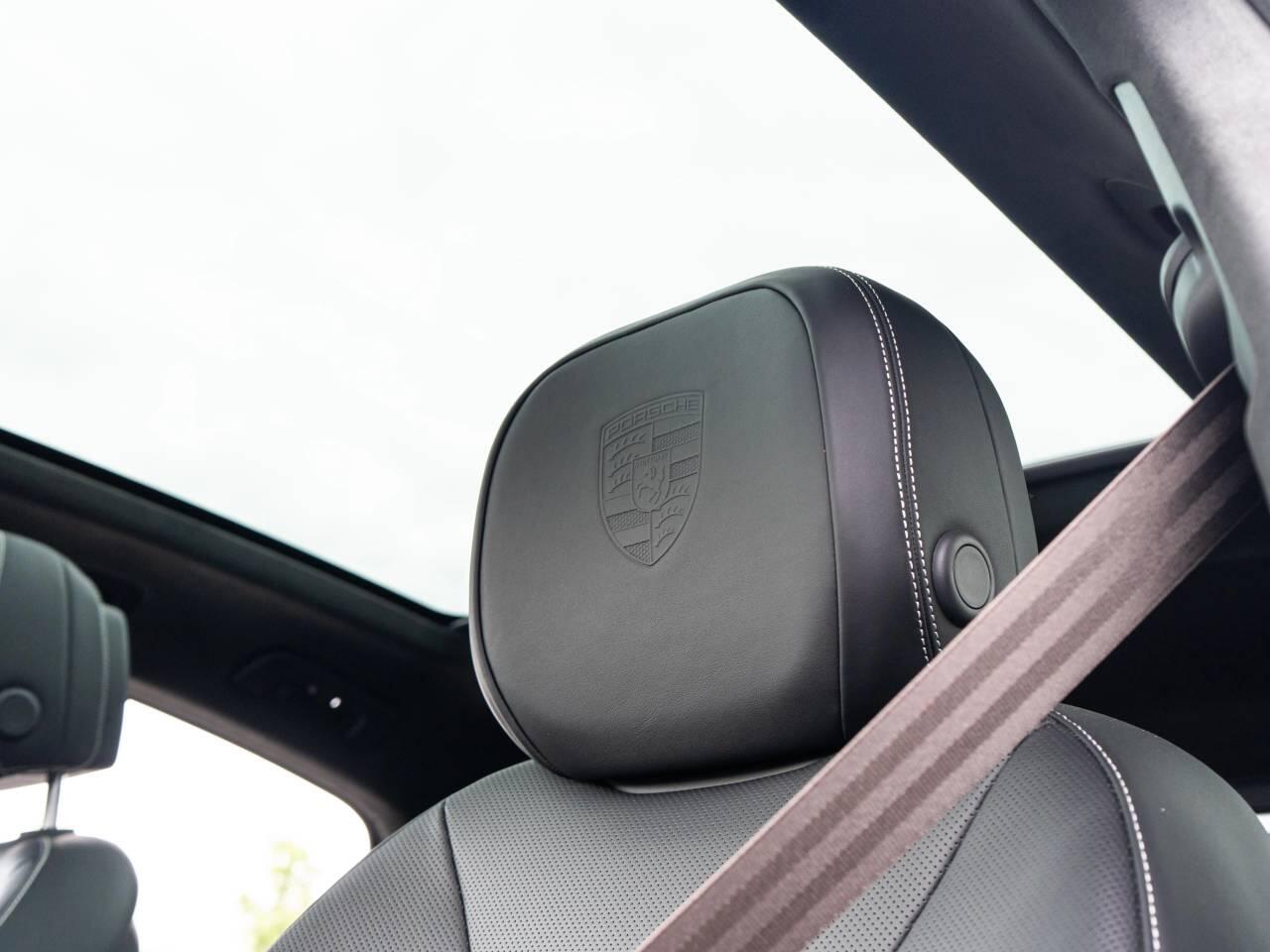 Porsche Cayenne view 56