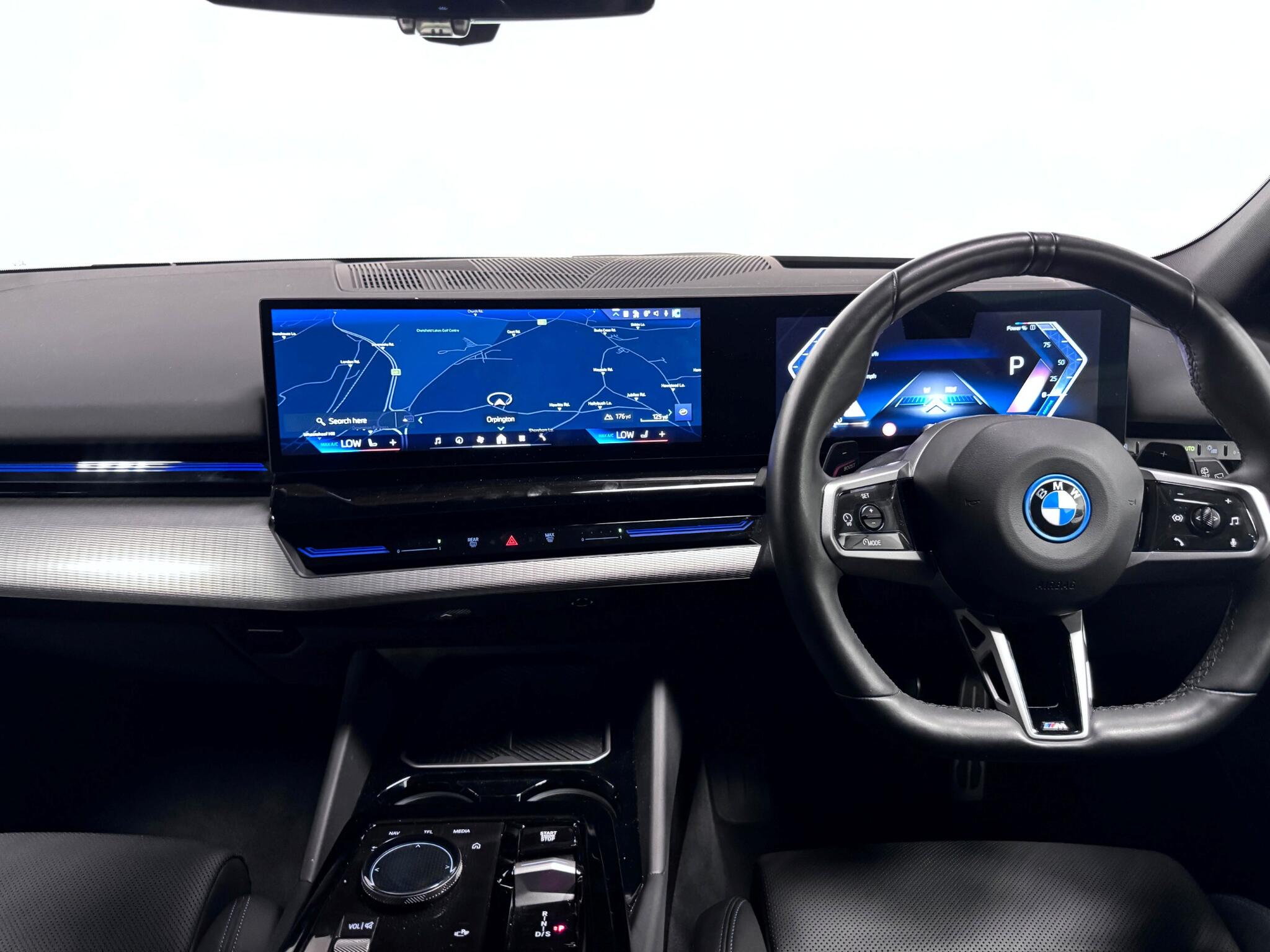 BMW 5 Series view 32