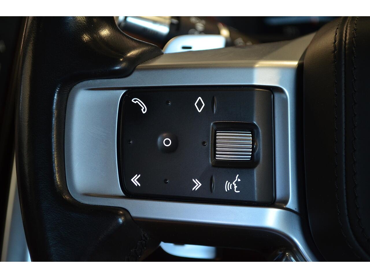 Land Rover Discovery view 36