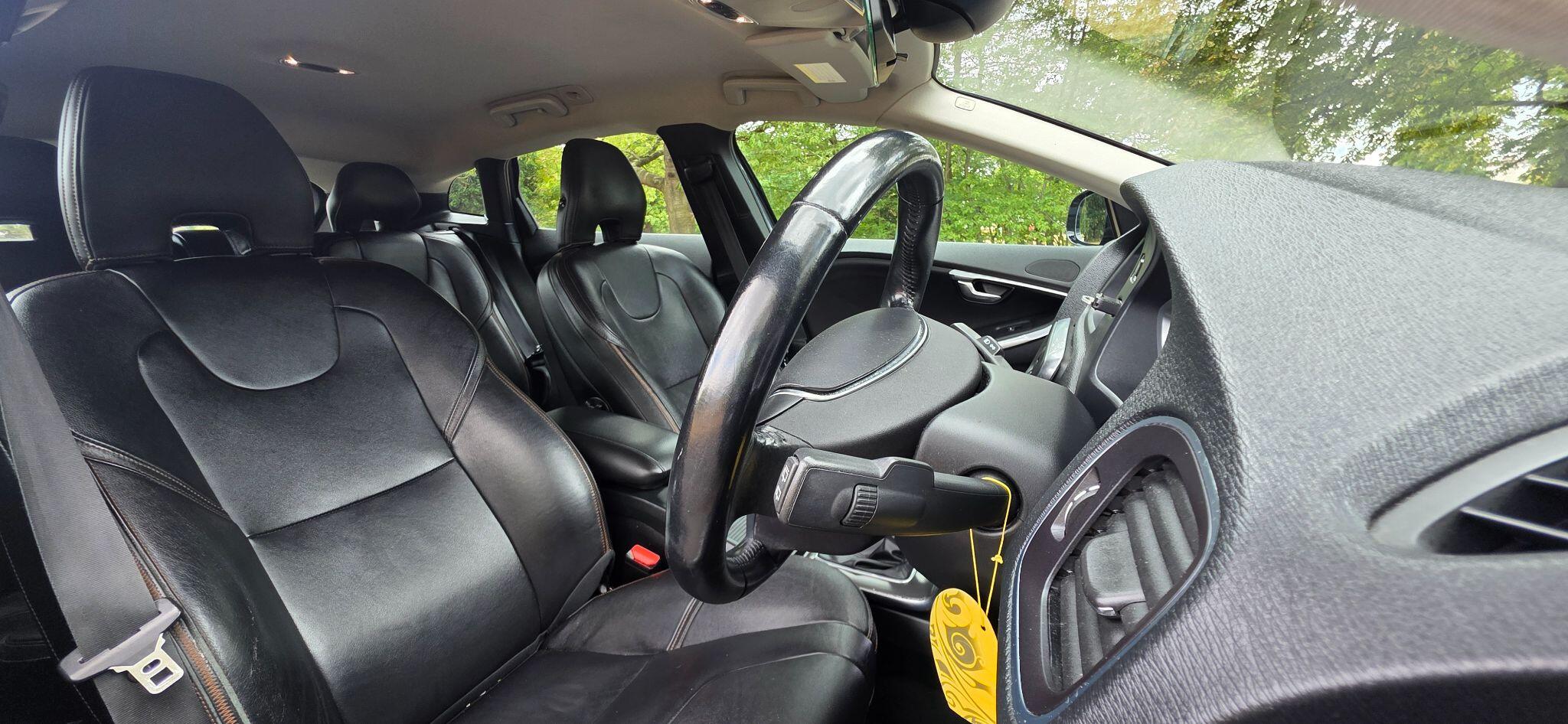 Volvo V40 Cross Country view 27