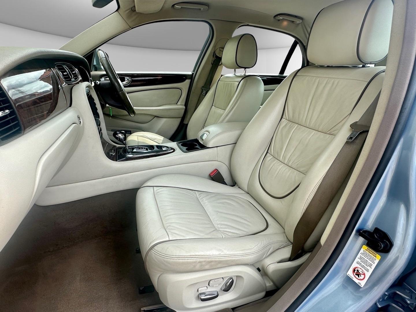 Jaguar XJ view 14