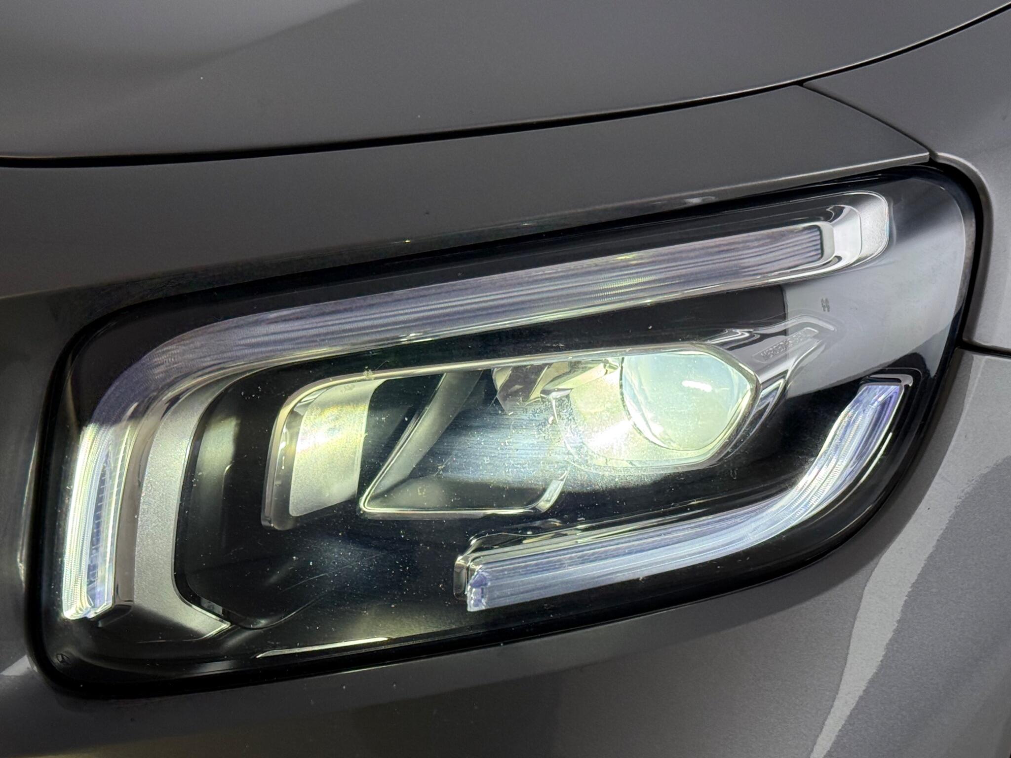 Mercedes-Benz GLB view 13