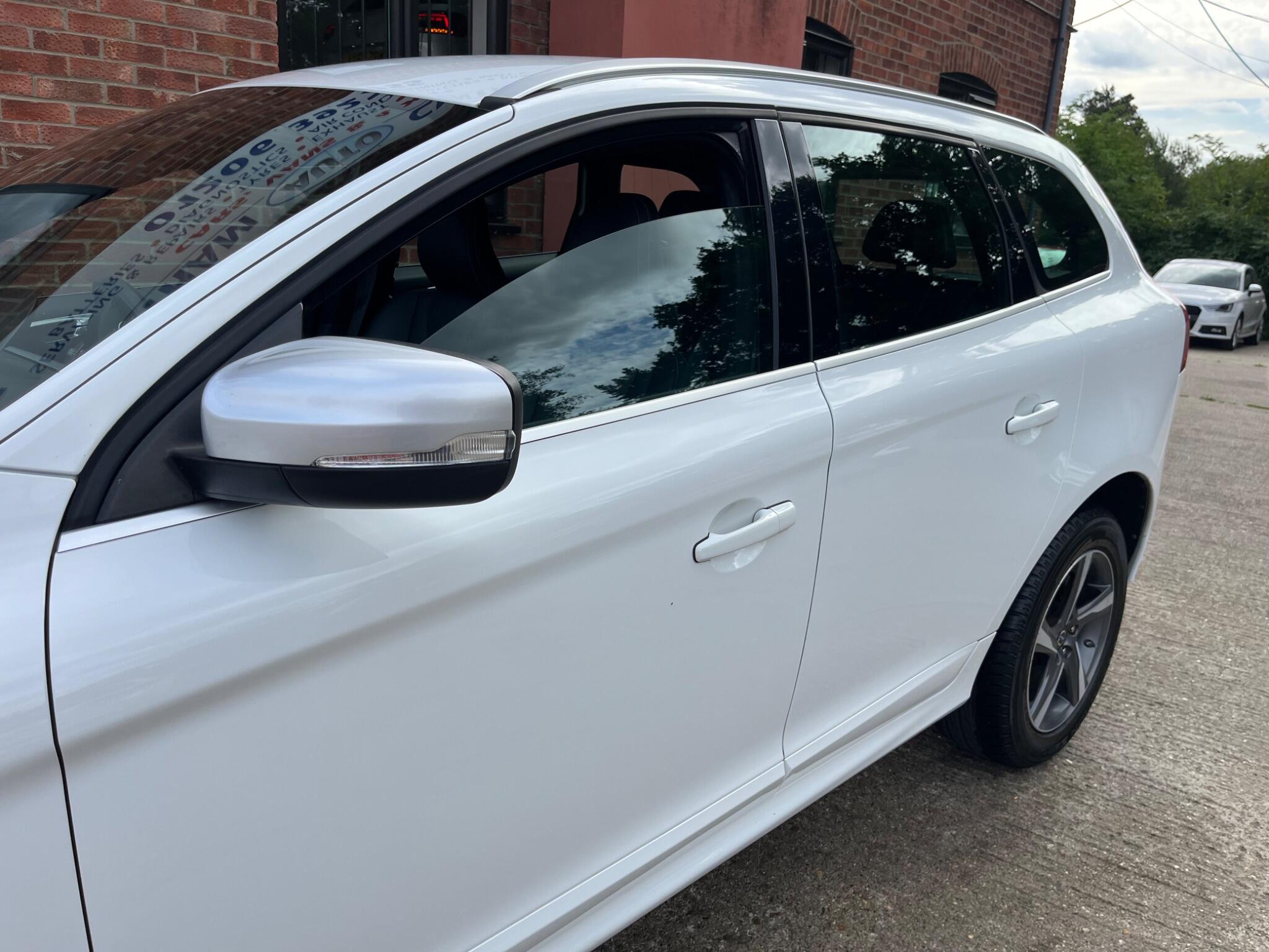 Volvo XC60 view 11