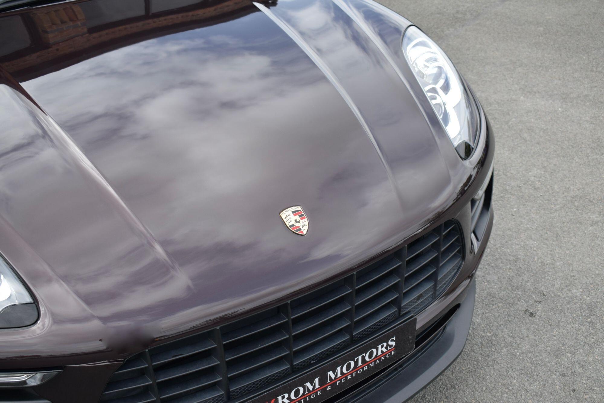 Porsche Macan view 45