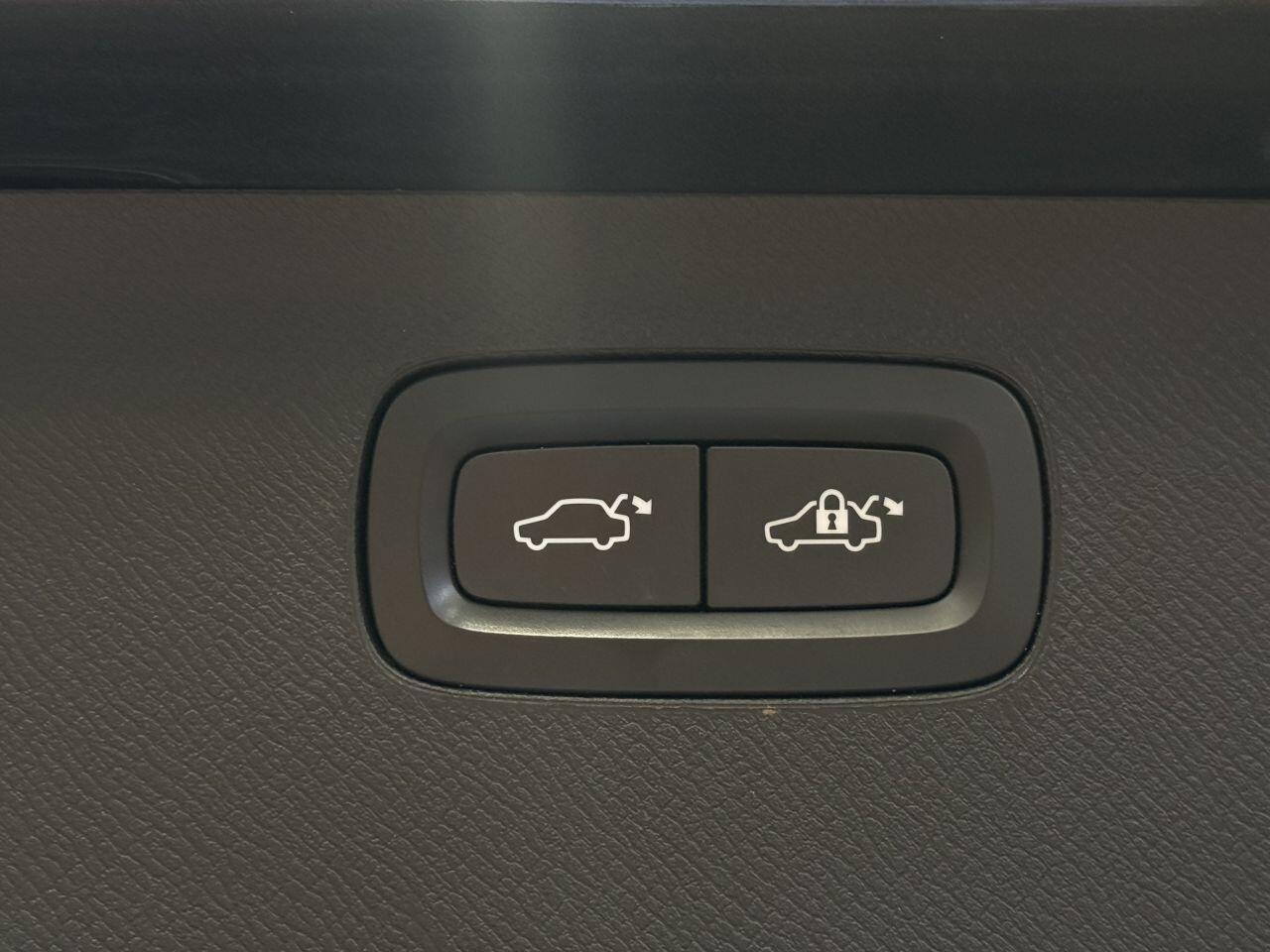 Volvo XC90 view 18