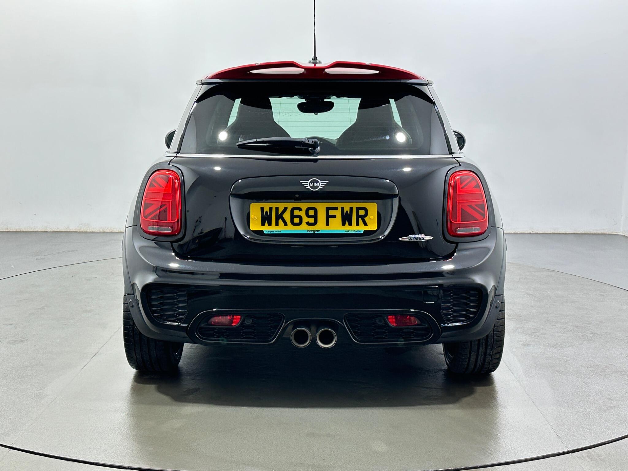 Mini Hatch view 7