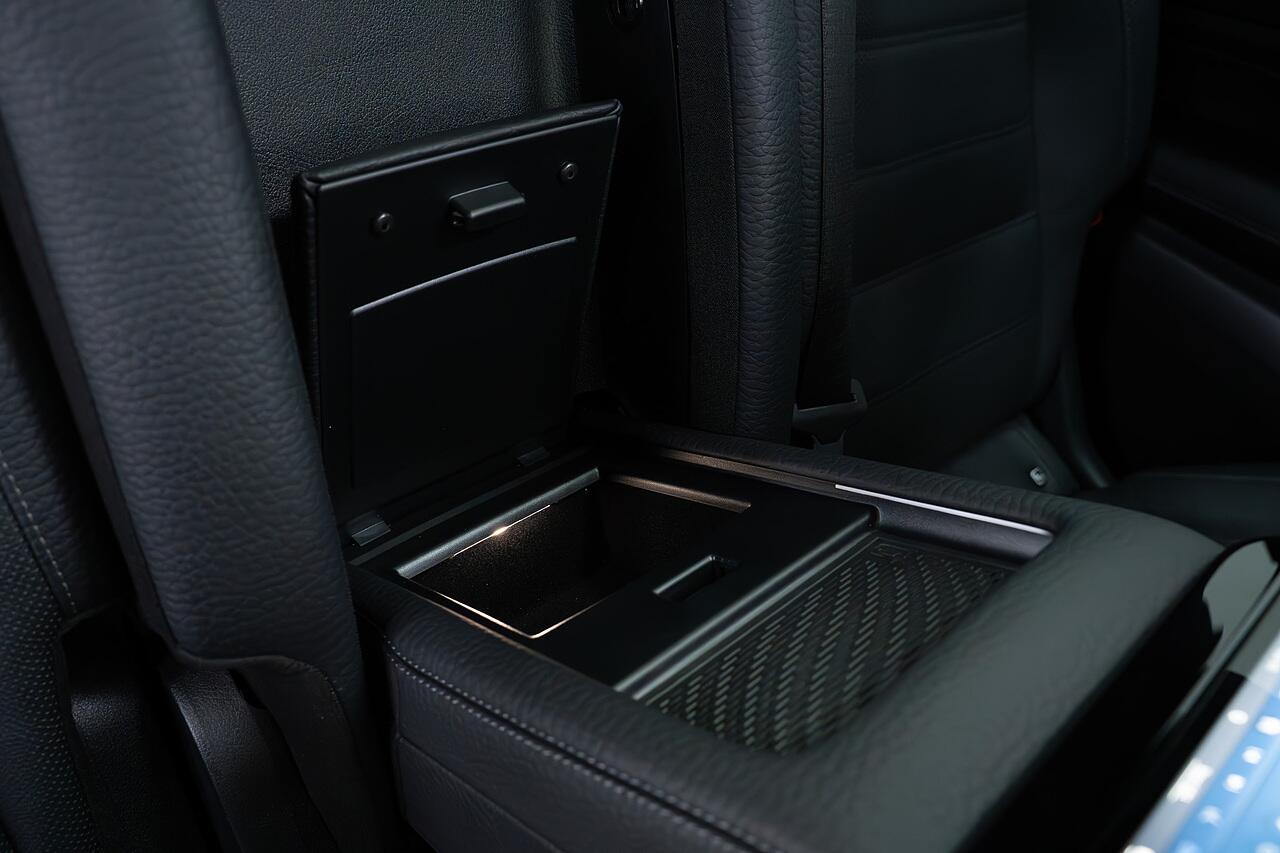 Mercedes-Benz GLS view 36