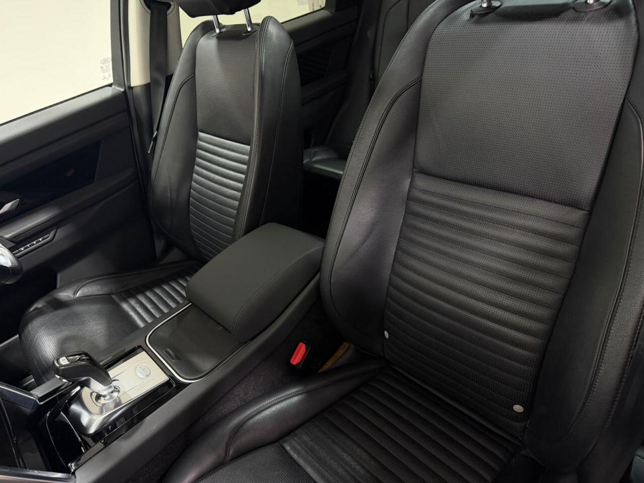Land Rover Discovery Sport view 16