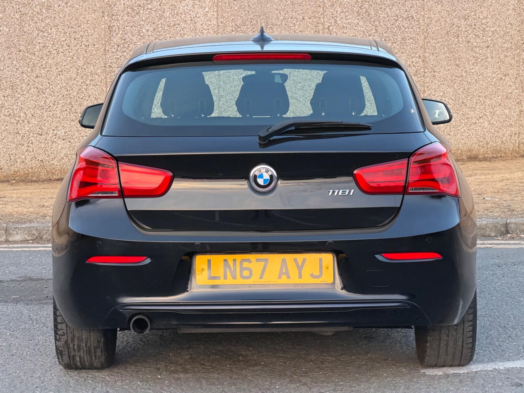 BMW 1 Series view 9
