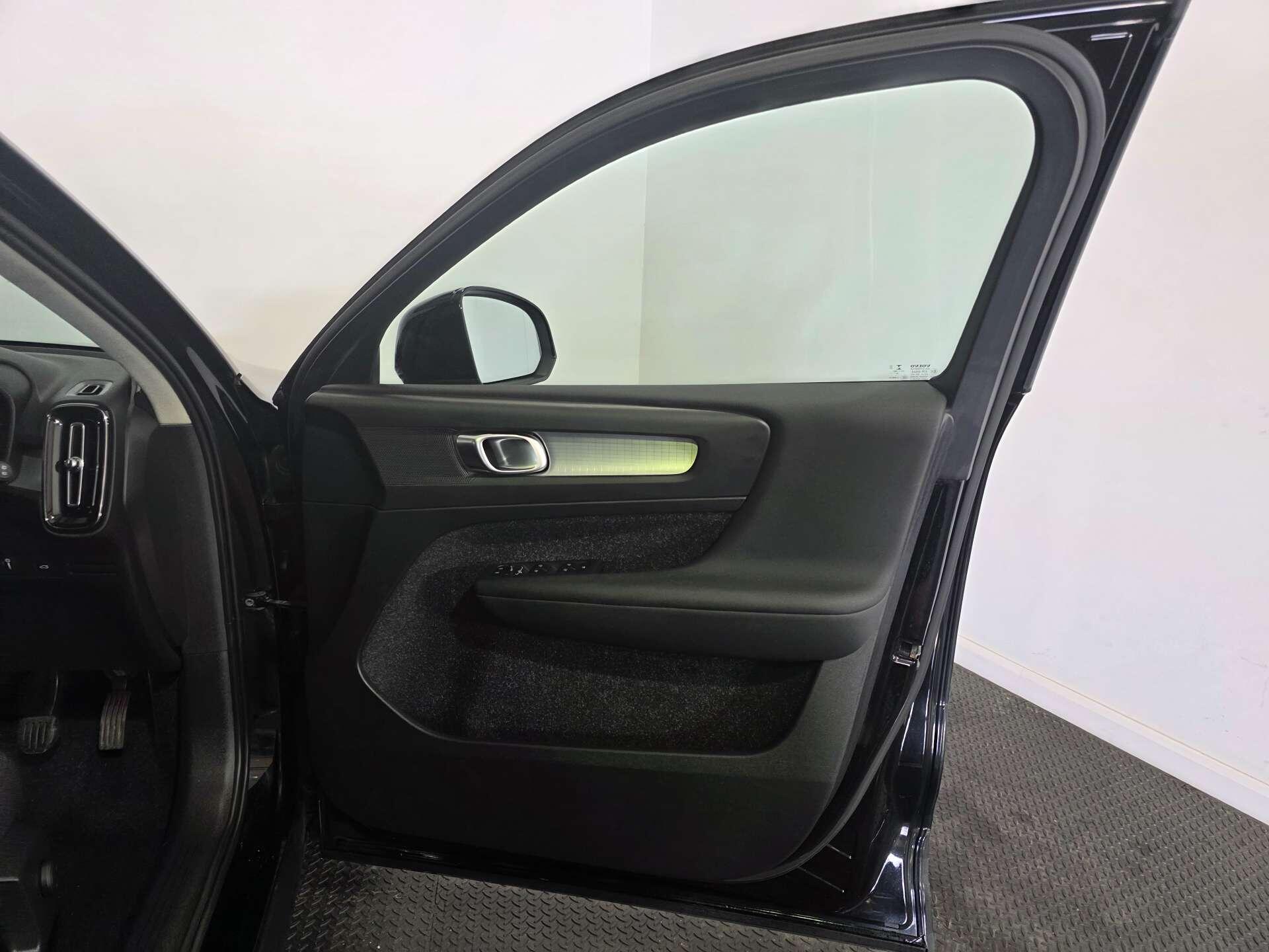 Volvo XC40 view 13