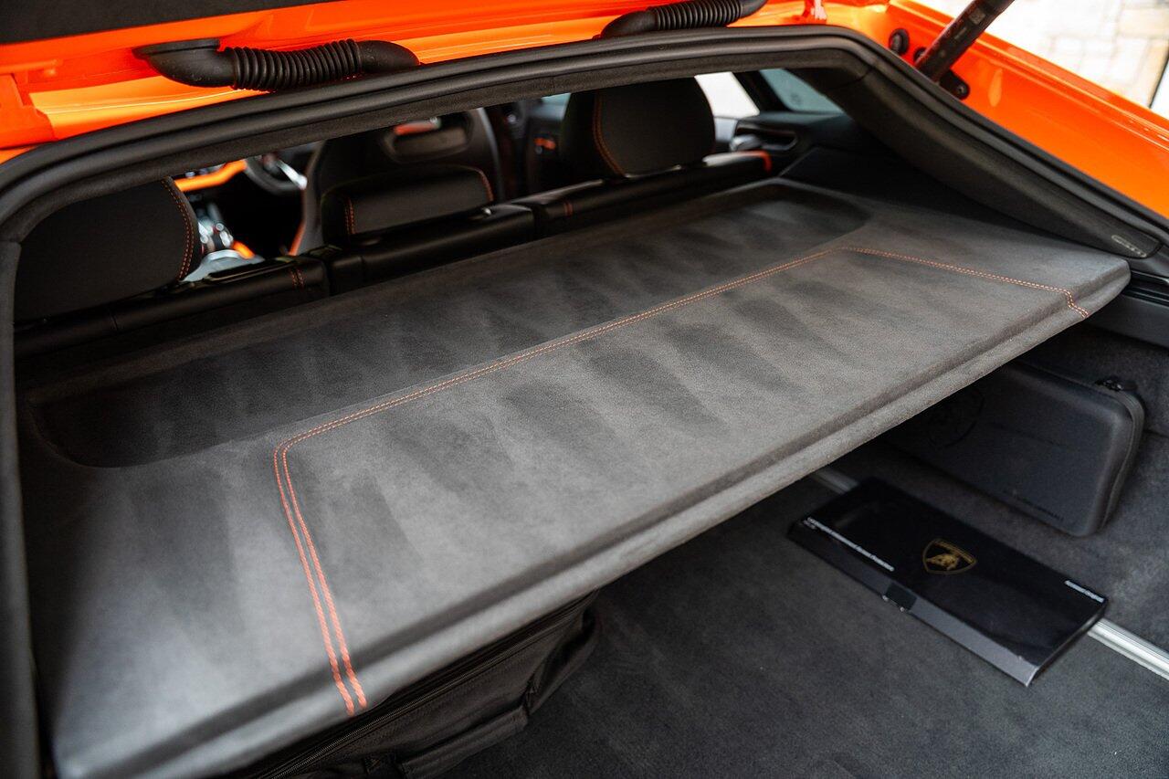 Lamborghini Urus view 72