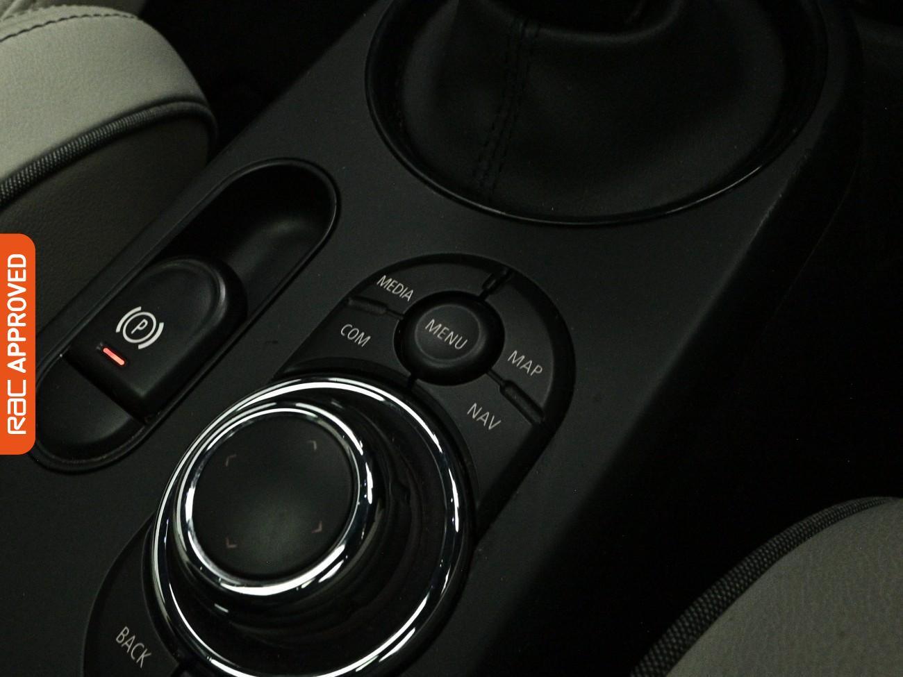 MINI Hatch view 29