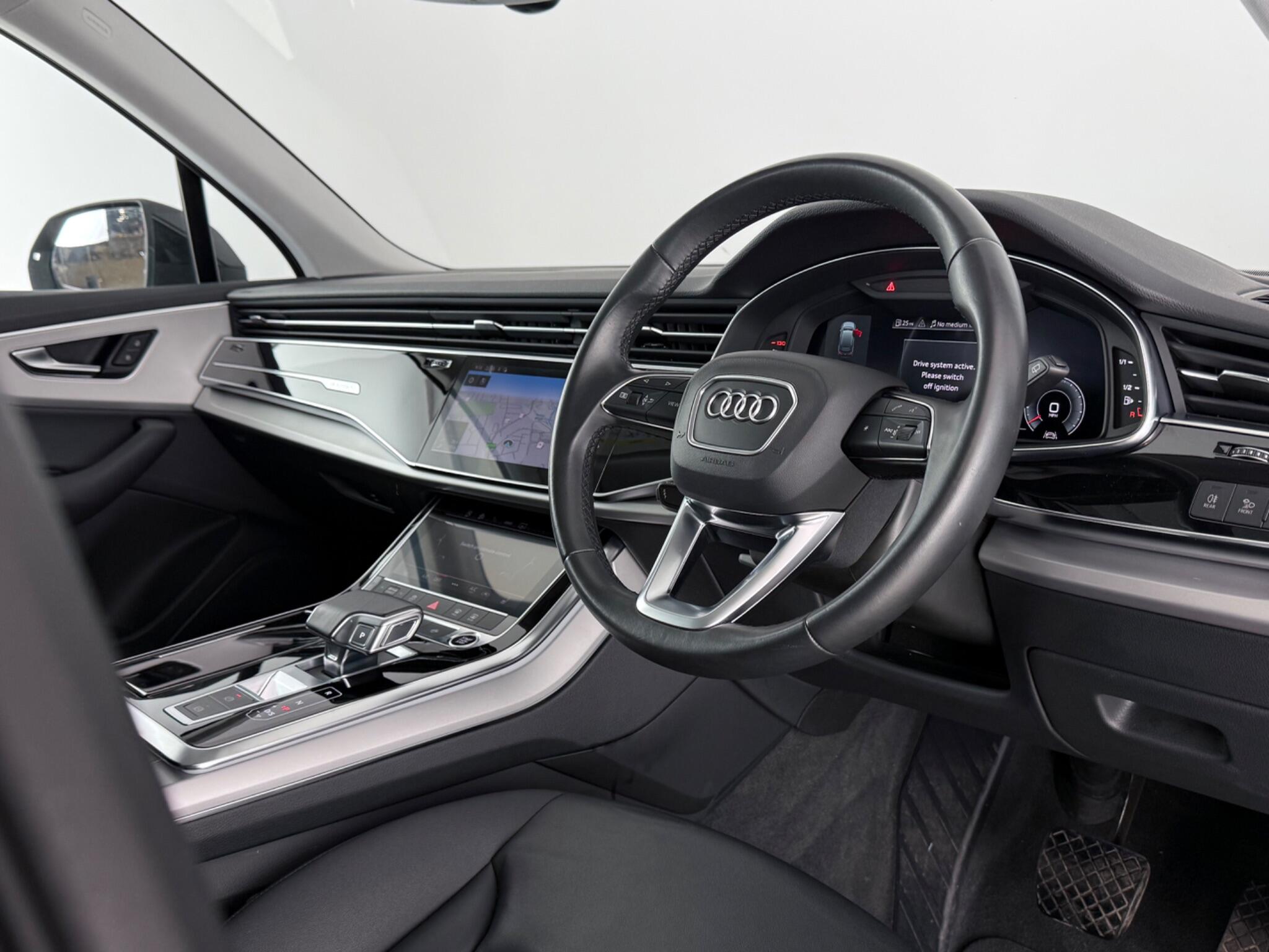 Audi Q7 view 3