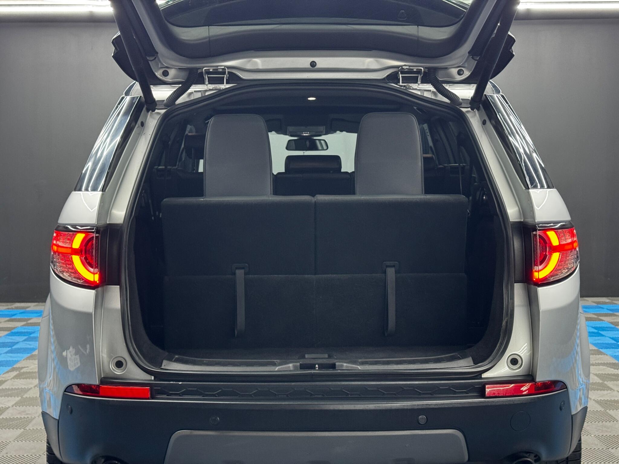 Land Rover Discovery Sport view 36